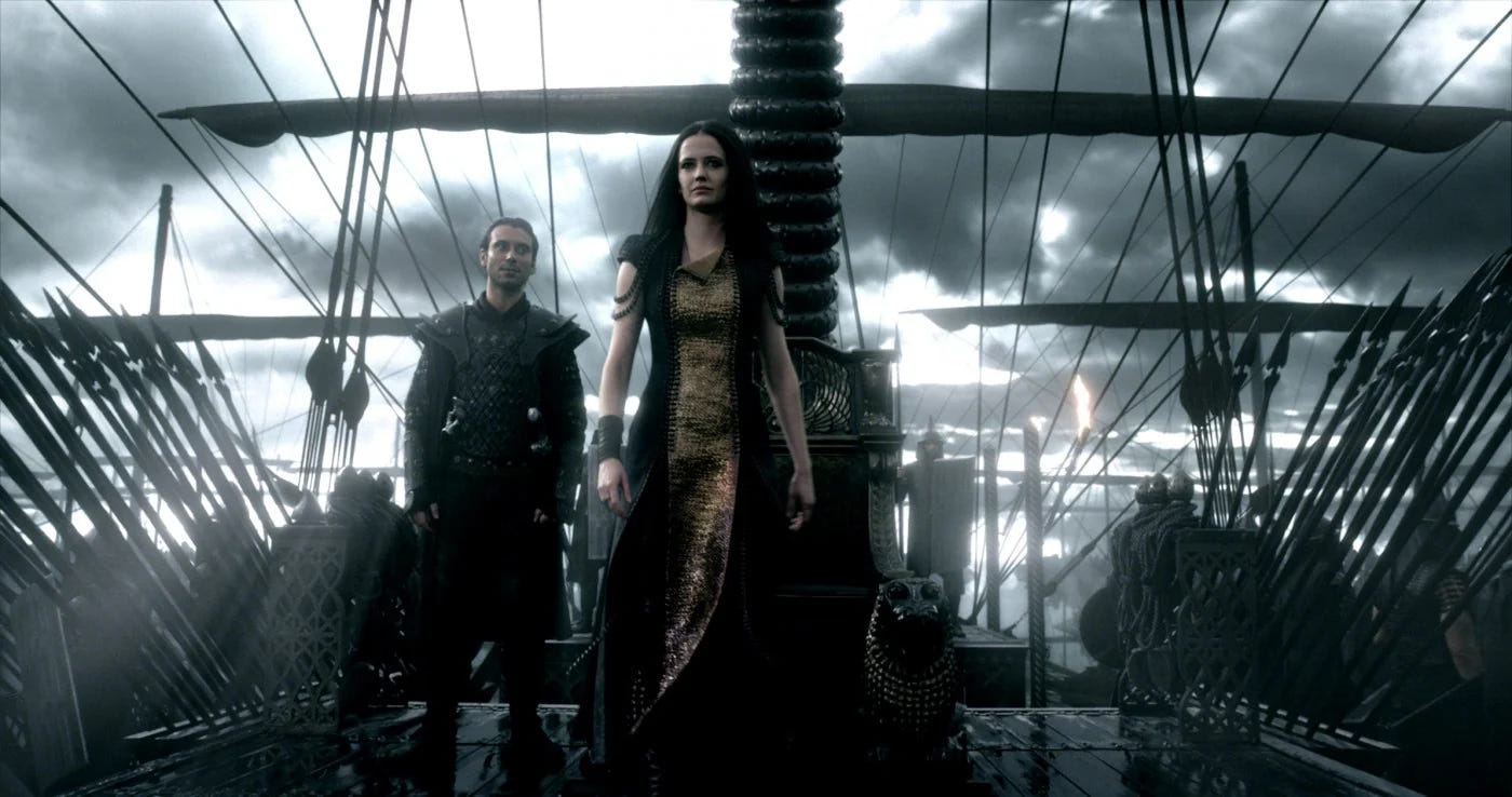 300: Rise of an Empire – Artemisia und ein persischer Krieger auf einem Schiffsdeck