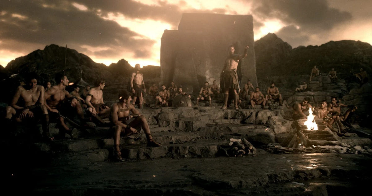 300: Rise of an Empire – Soldaten vor einer Festung im Feuerschein