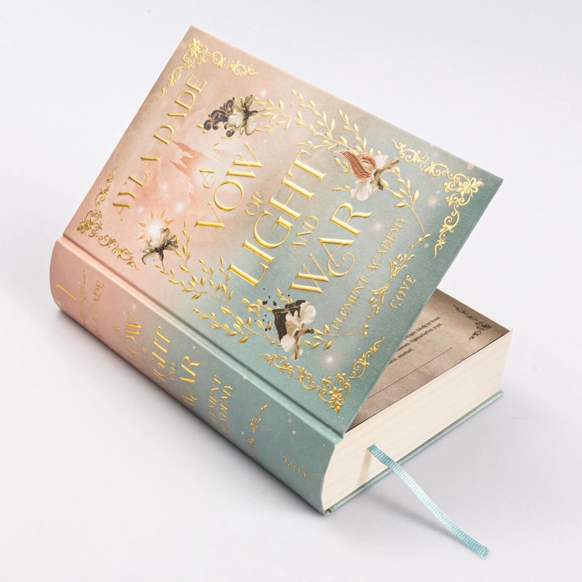 Detailansicht: A Vow of Light and War (Hardcover)