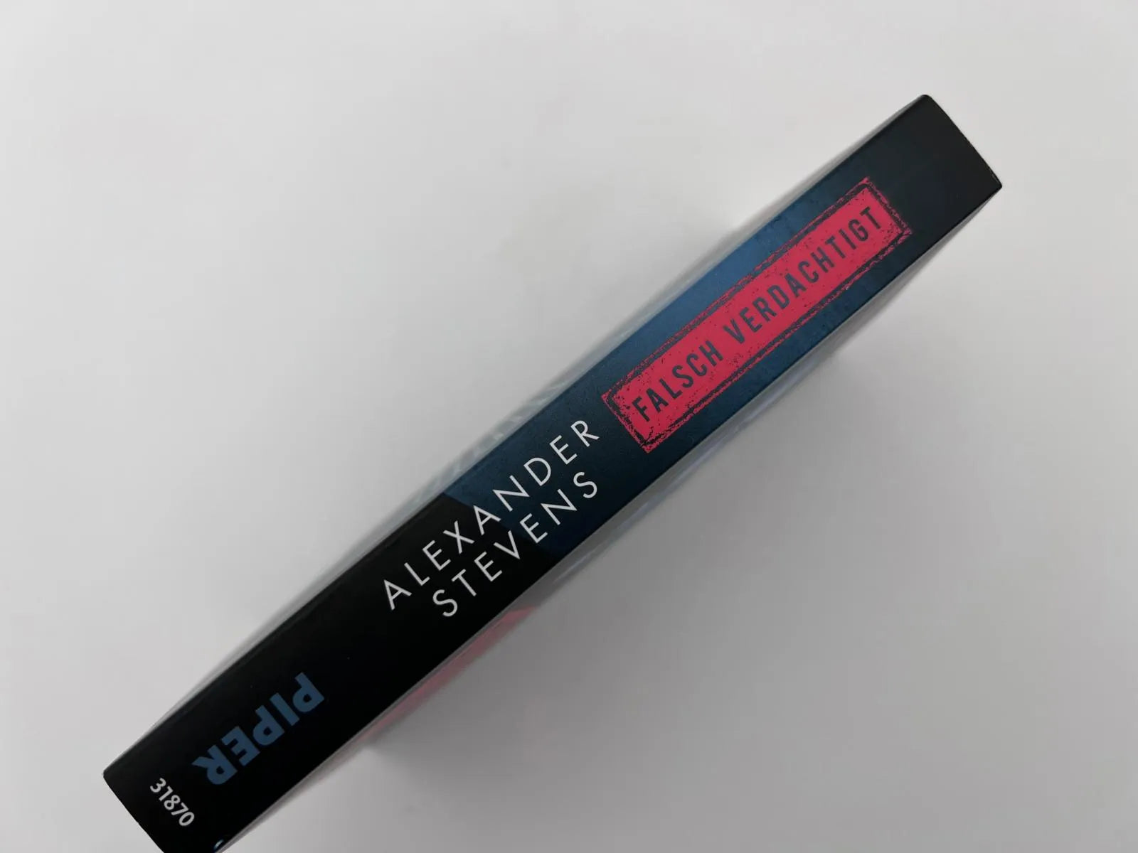 Produktansicht: Falsch verdächtigt (Taschenbuch)