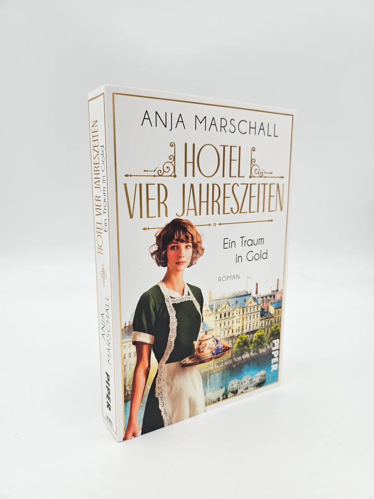 Produktansicht: Hotel Vier Jahreszeiten – Ein Traum in Gold (Taschenbuch)