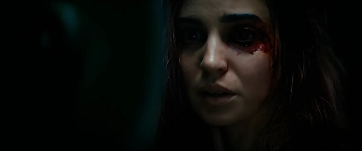 Filmszene 3 aus Evil Dead Burn – 4K UHD Blu-ray. Regie: Sébastien Vanicek