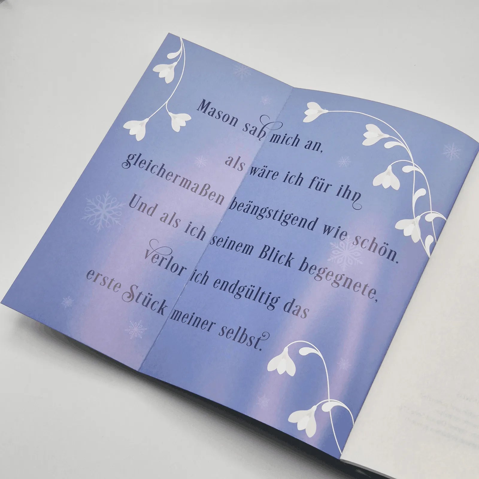 Detailansicht: Falling Like Snow (Paperback)
