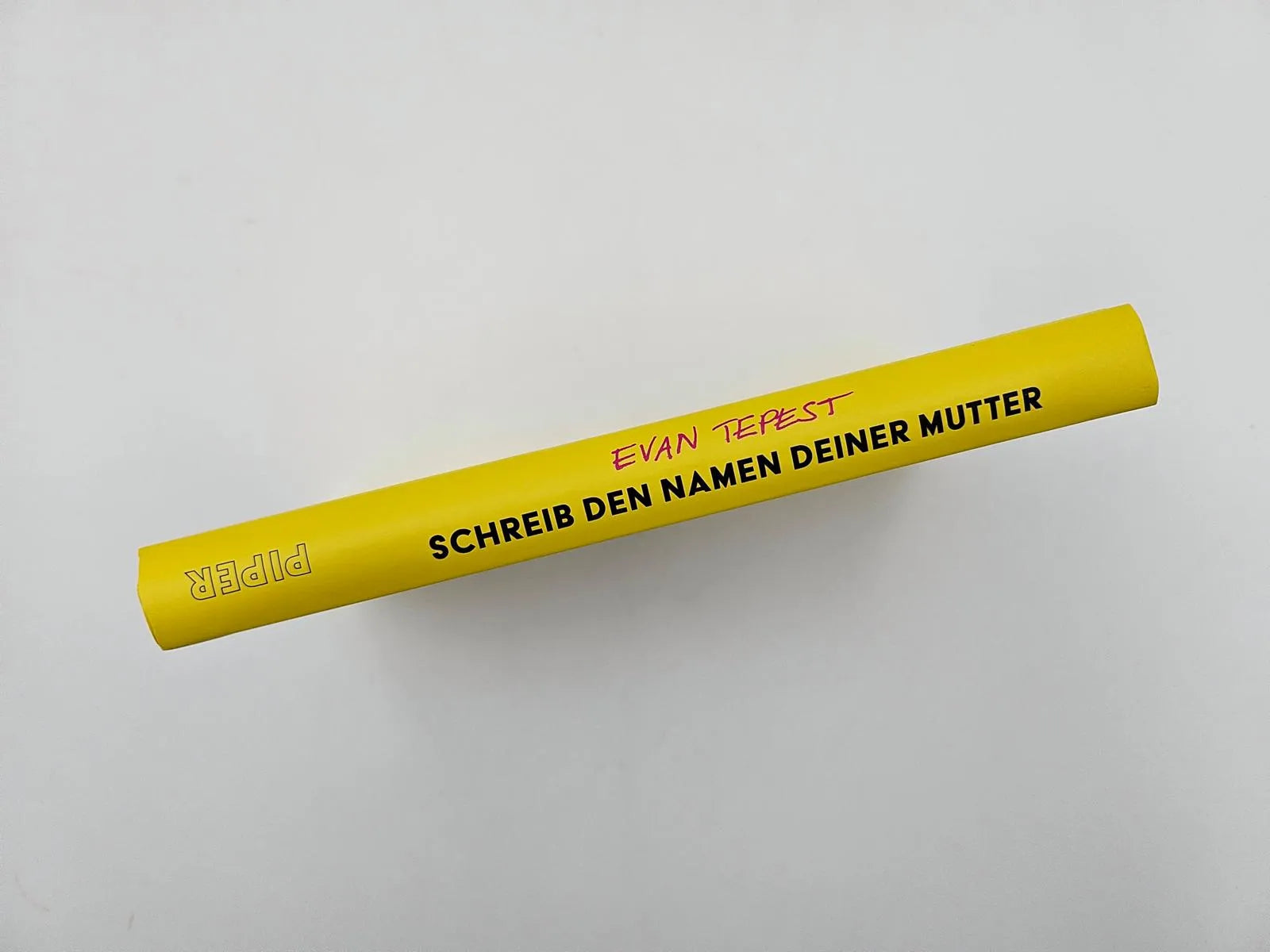 Abbildung von 'Schreib den Namen deiner Mutter'