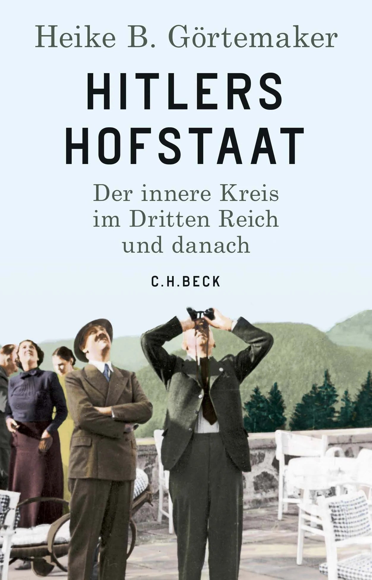 Buchcover von 'Hitlers Hofstaat' - Gebundene Ausgabe von Heike B. Görtemaker