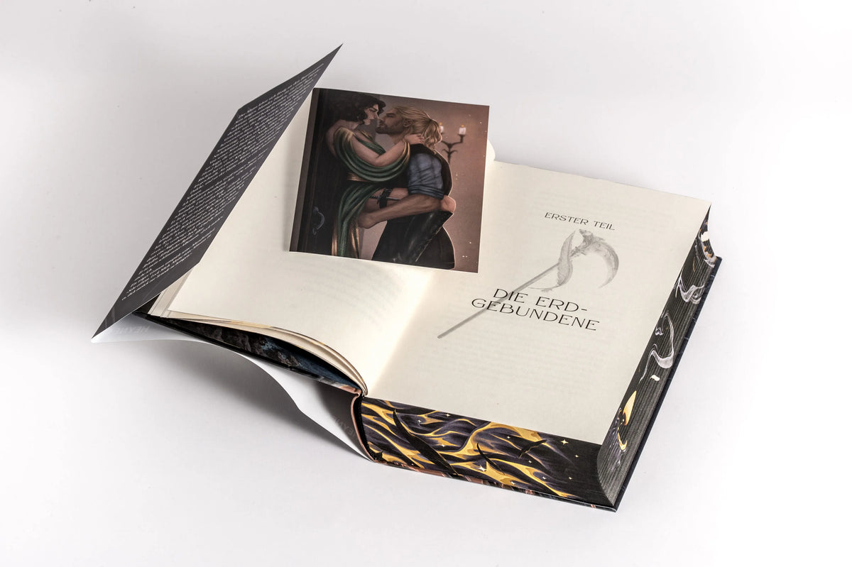 Detailansicht: Kissed by the Gods – Die ewigen Kriege (Hardcover)