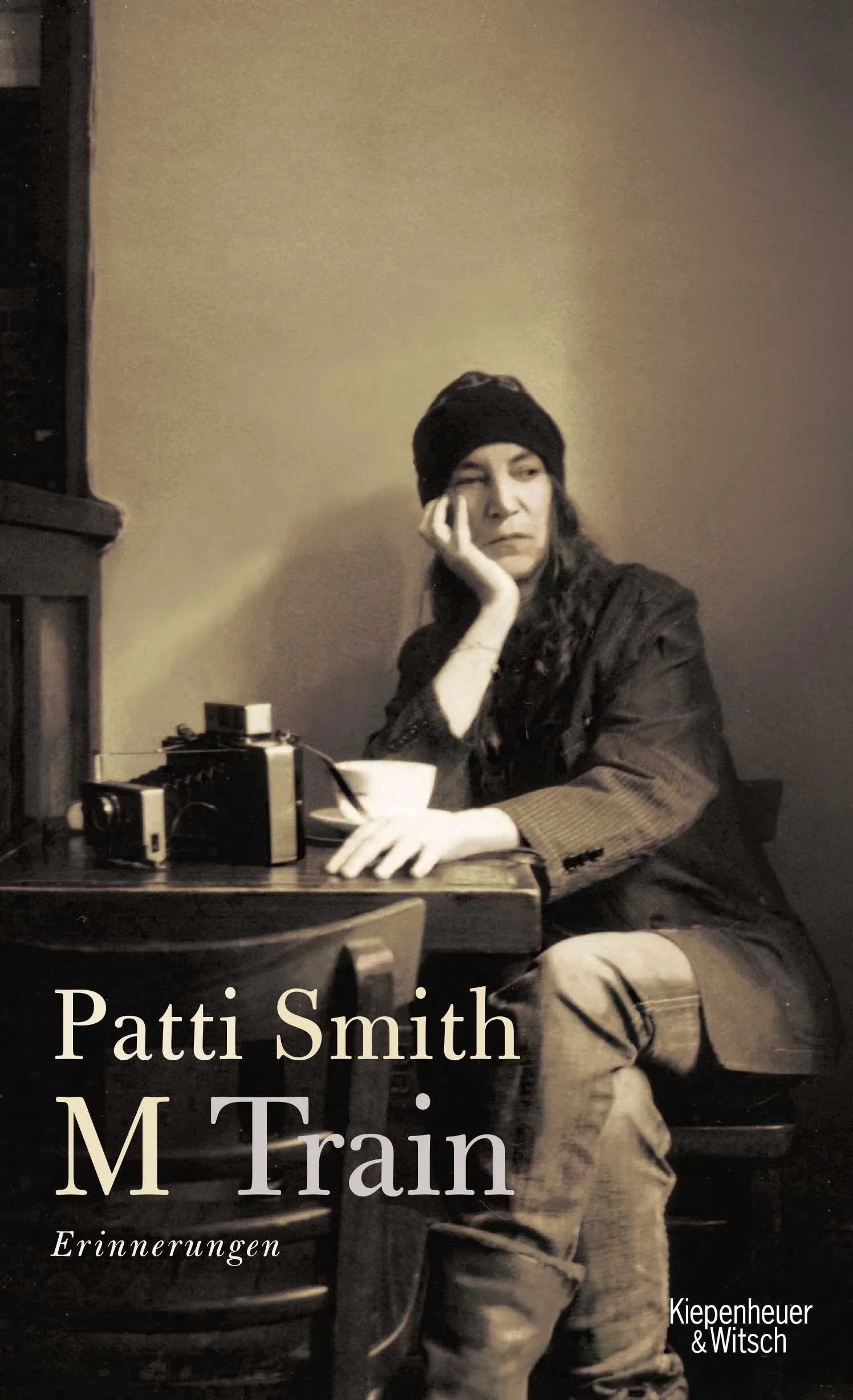 Buchcover von 'M Train' - Gebundene Ausgabe von Patti Smith