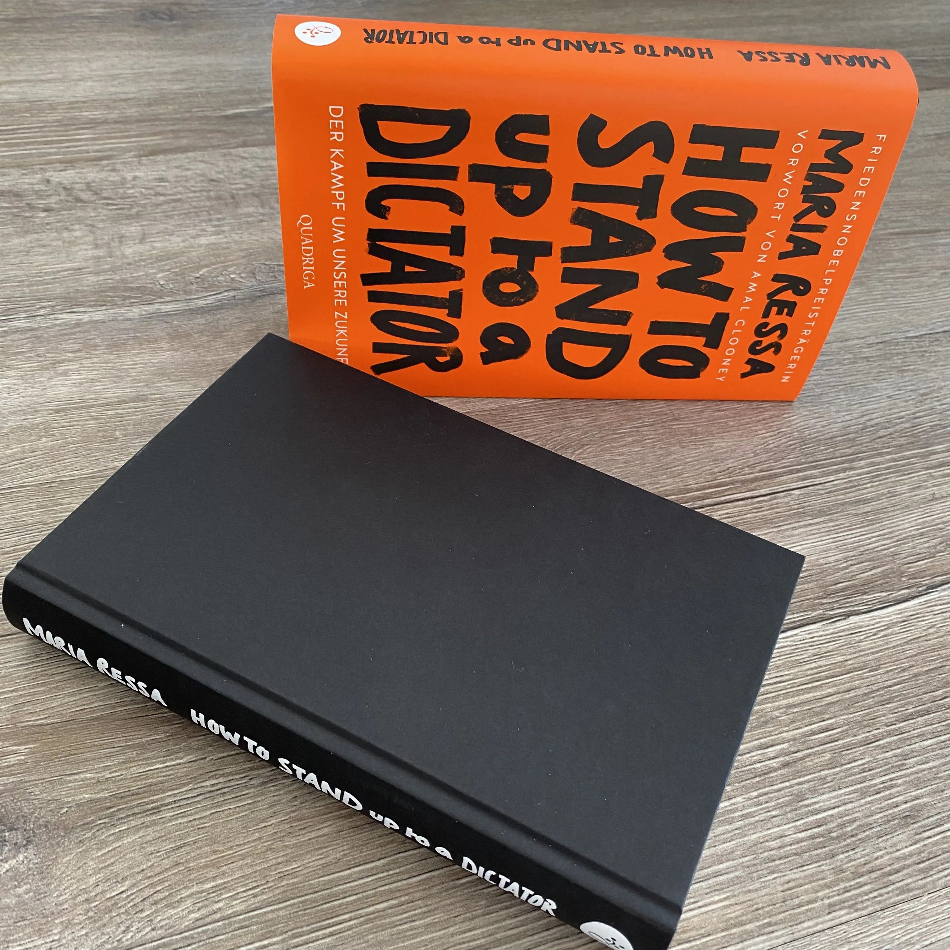 Produktansicht: HOW TO STAND UP TO A DICTATOR - Deutsche Ausgabe. Von der Friedensnobelpreisträgerin (Gebundene Ausgabe)