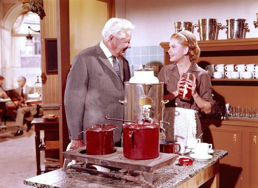 Filmszene 2 aus Rote Lippen soll man küssen (Neuauflage) – DVD