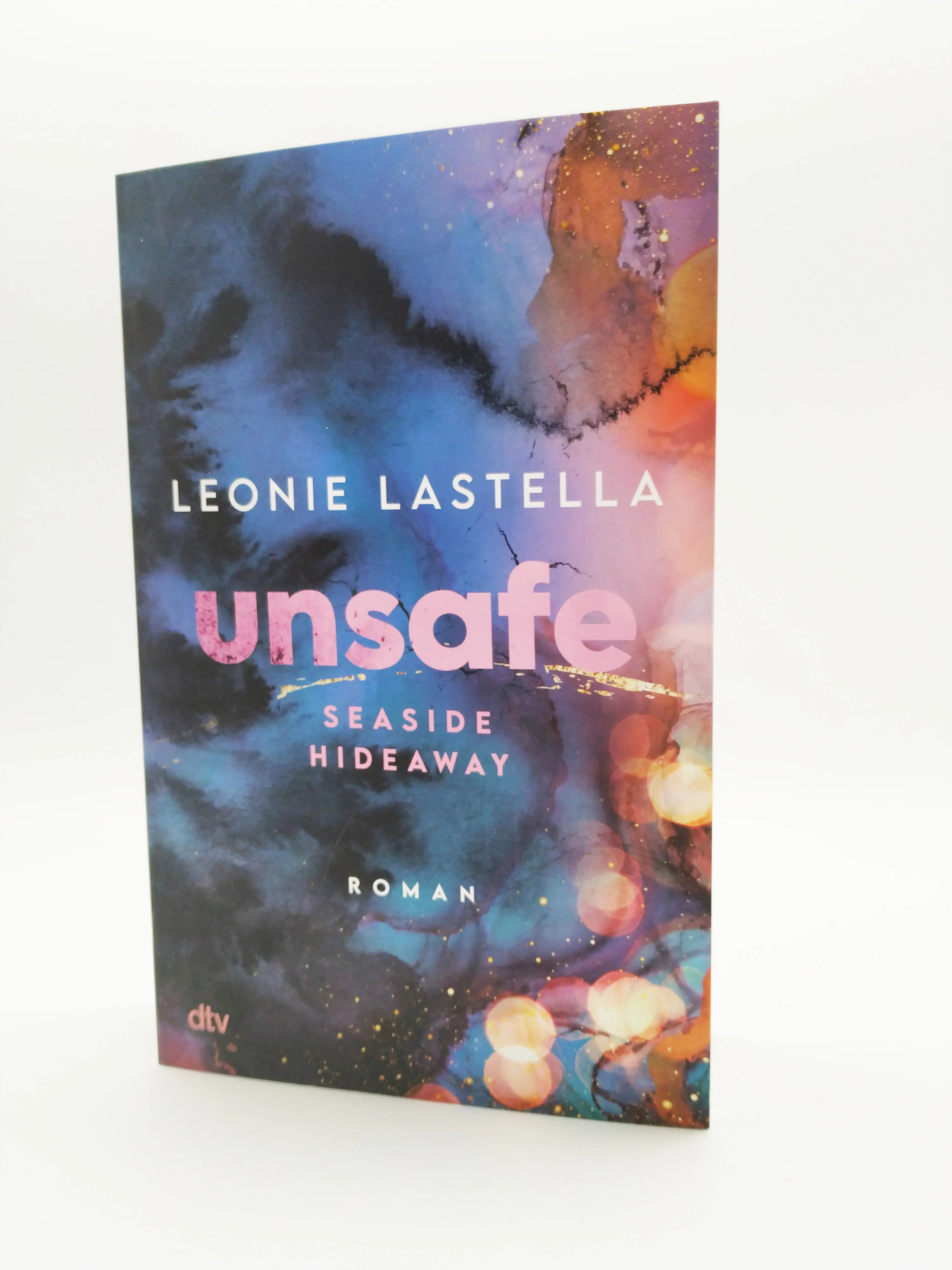 Leonie Lastella - Seaside Hideaway – Unsafe