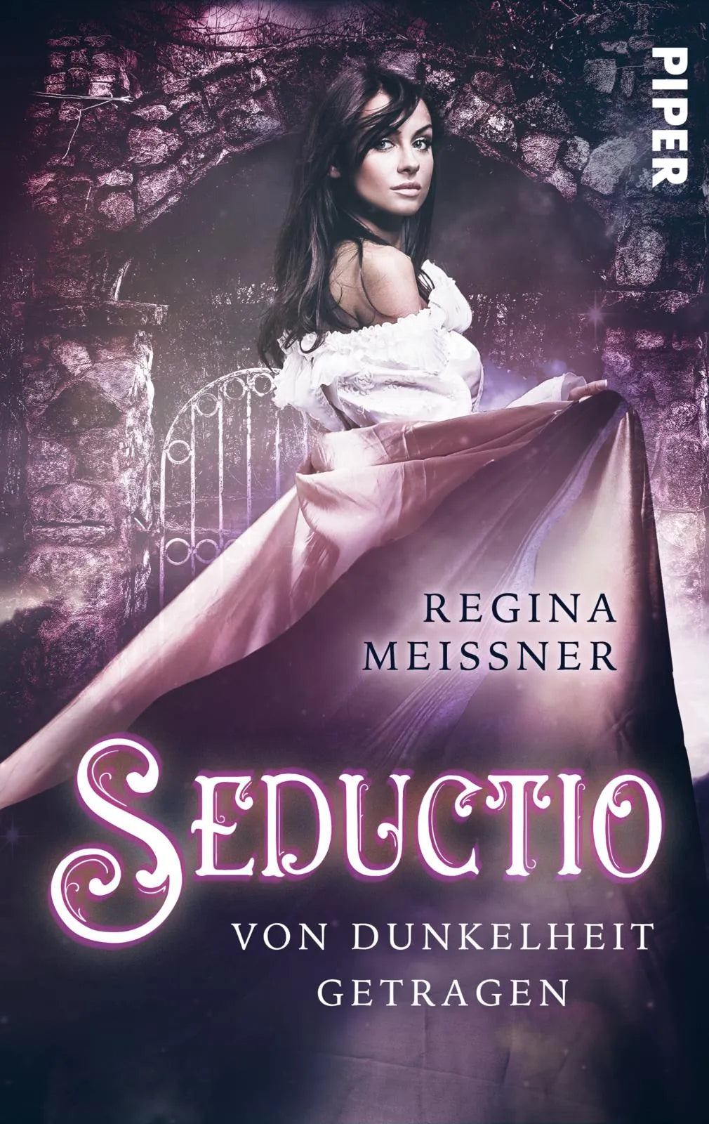 Buchcover von 'Seductio - Von Dunkelheit getragen' - Taschenbuch von Regina Meißner