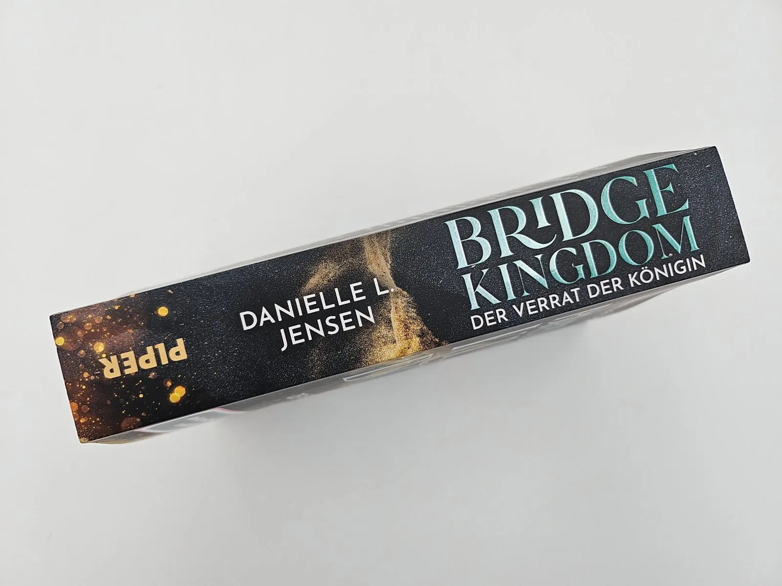 Abbildung von 'Bridge Kingdom – Der Verrat der Königin'