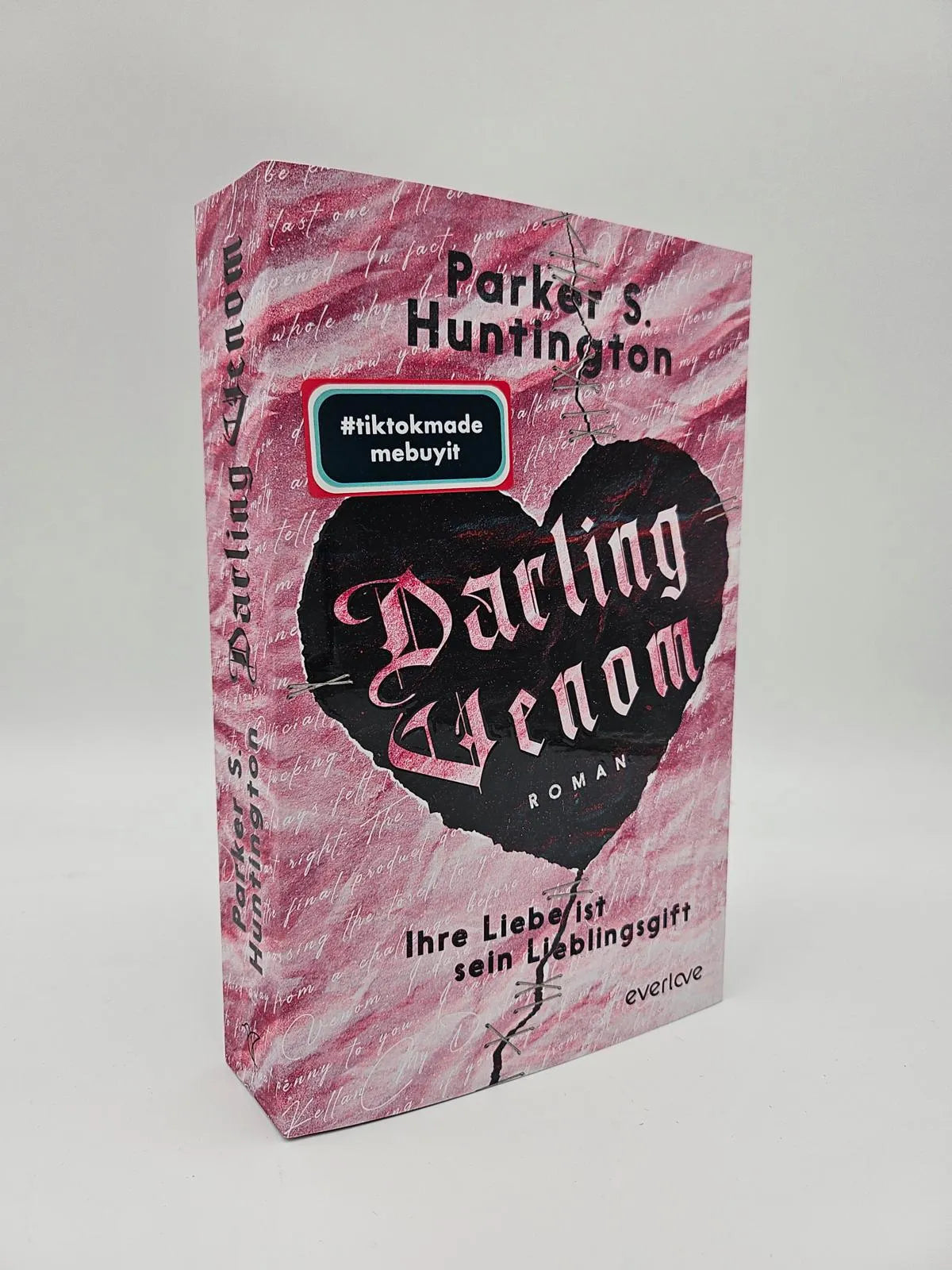 Abbildung von 'Darling Venom – Ihre Liebe ist sein Lieblingsgift'