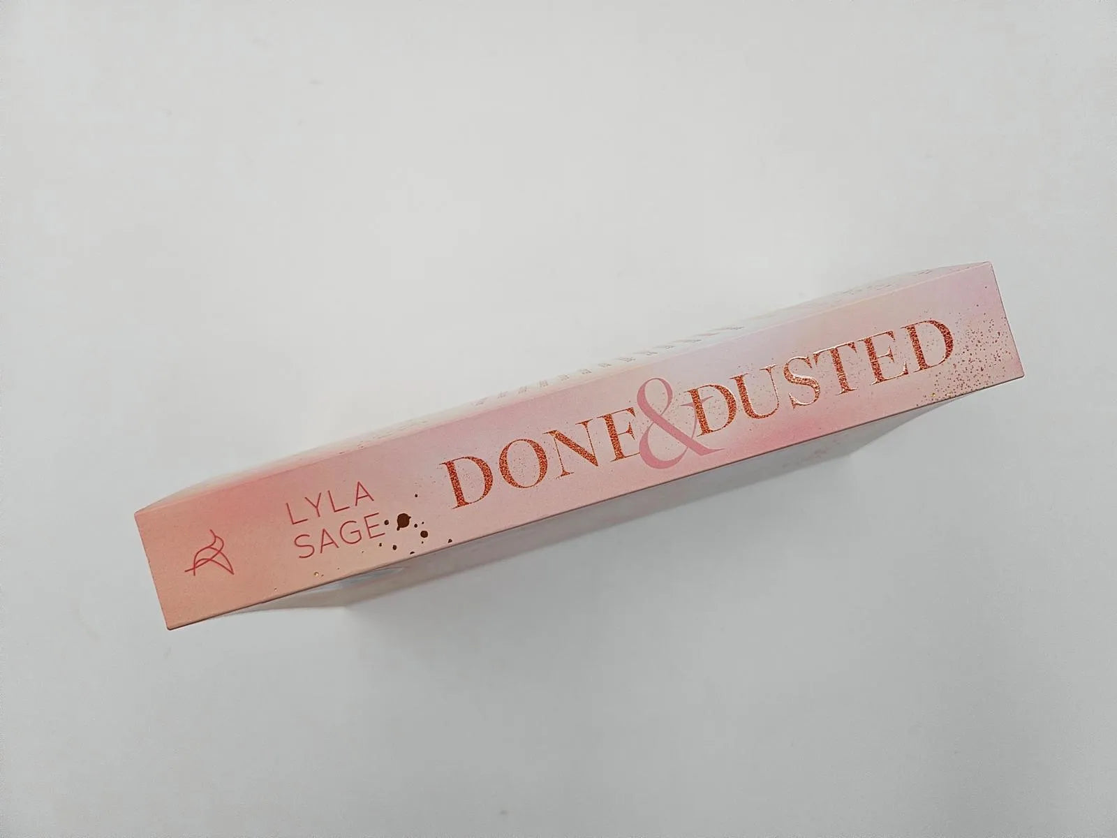 Abbildung von 'Done and Dusted'