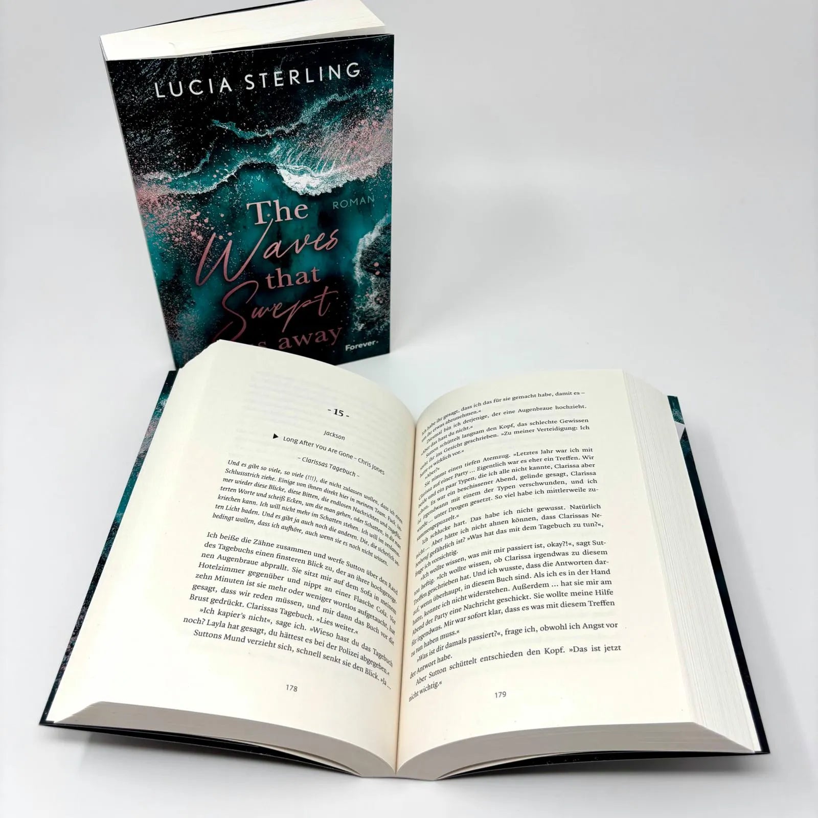 Abbildung von 'The waves that swept us away'
