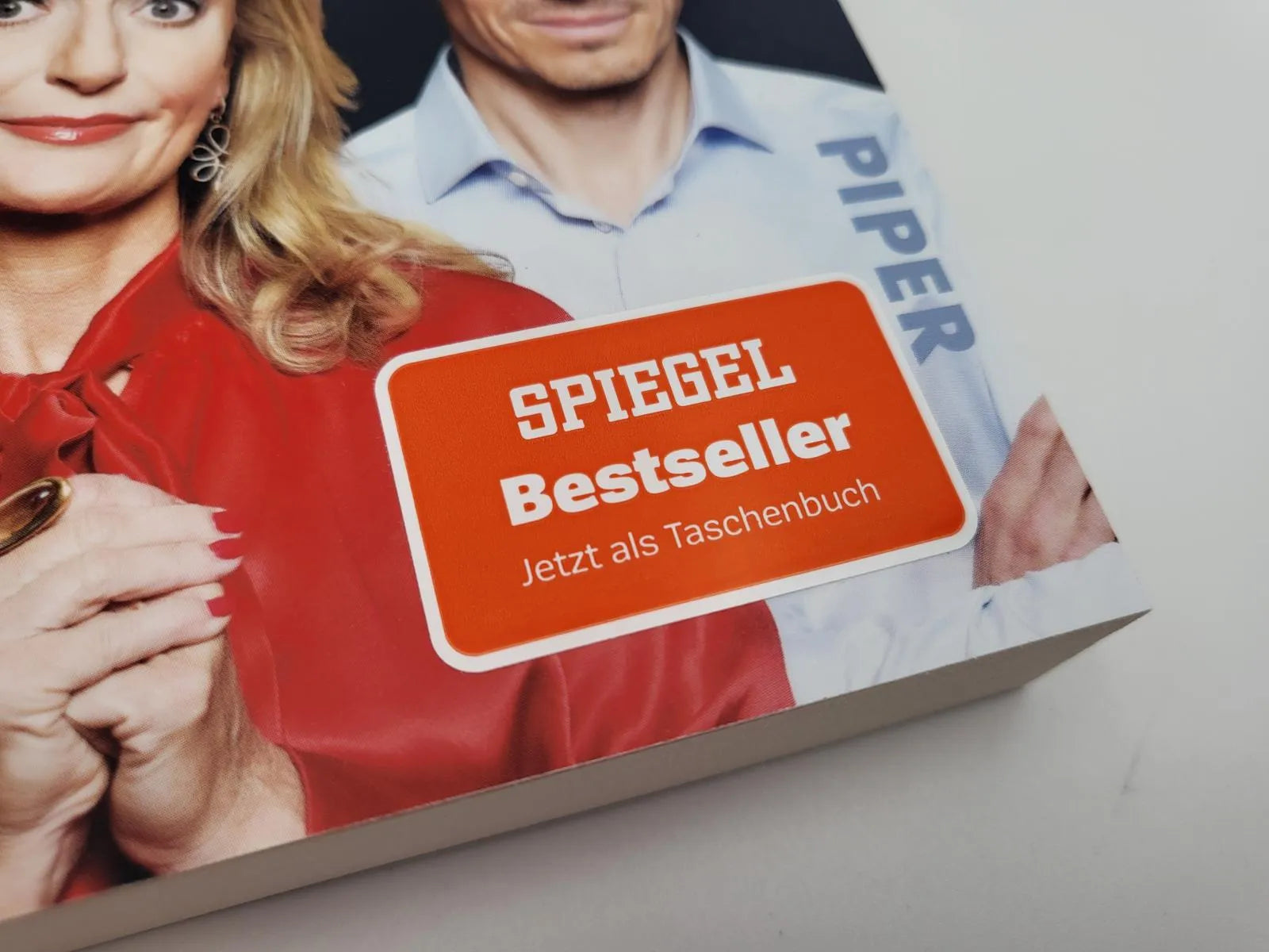 Abbildung von 'Und erlöse uns von den Blöden'