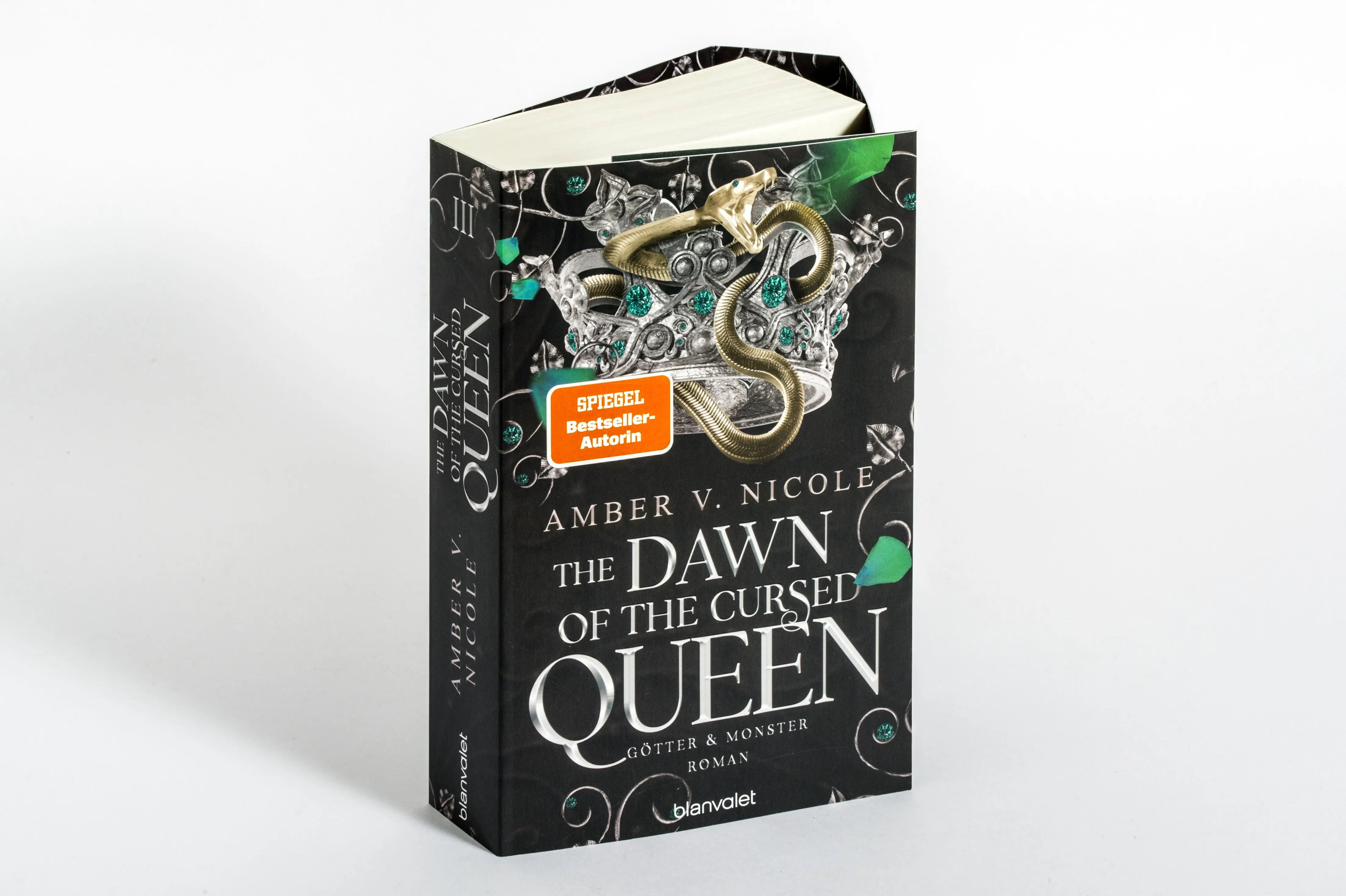 Detailansicht: The Dawn of the Cursed Queen - Götter und Monster 3 (Paperback)