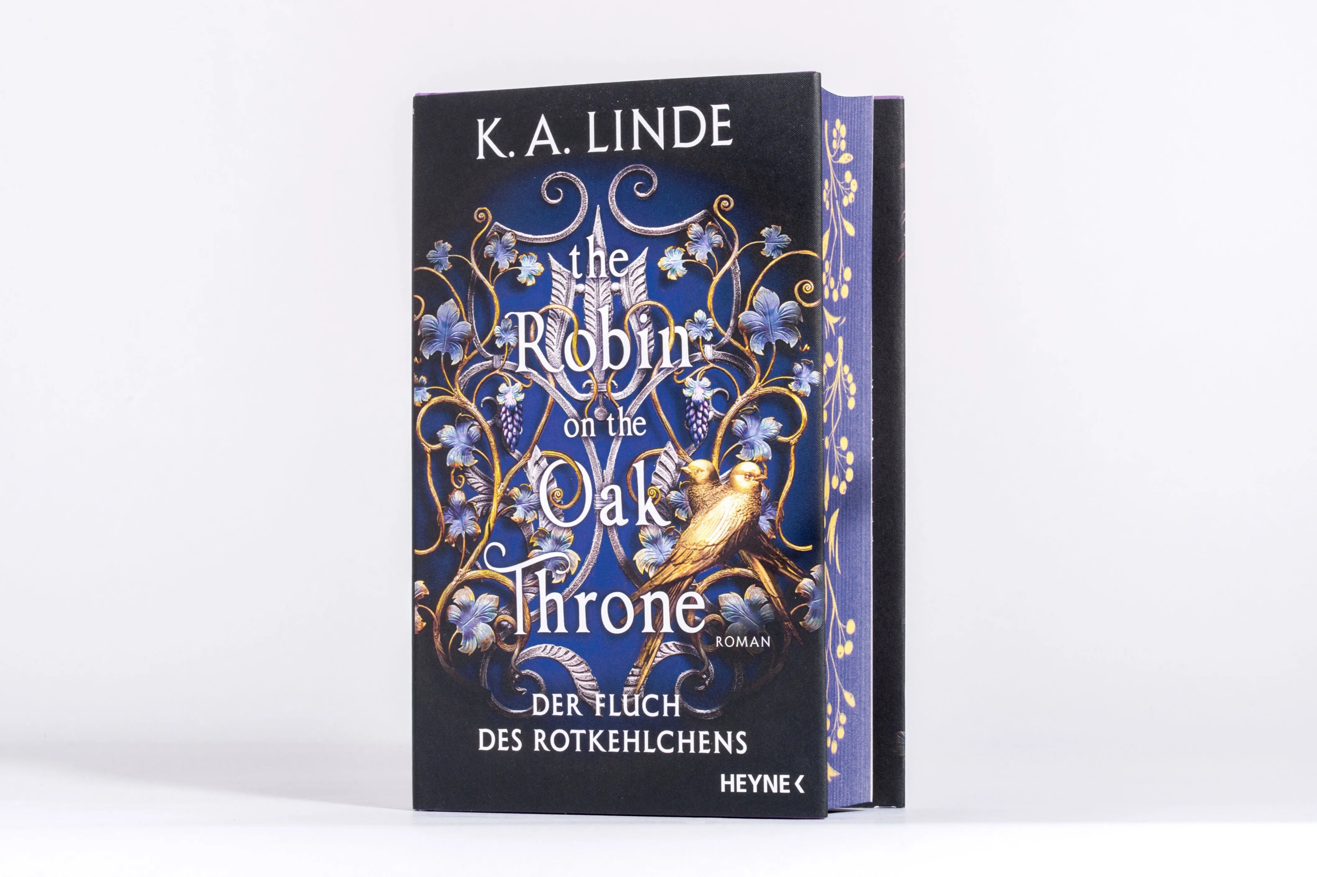 Detailansicht: The Robin on the Oak Throne – Der Fluch des Rotkehlchens (Hardcover)