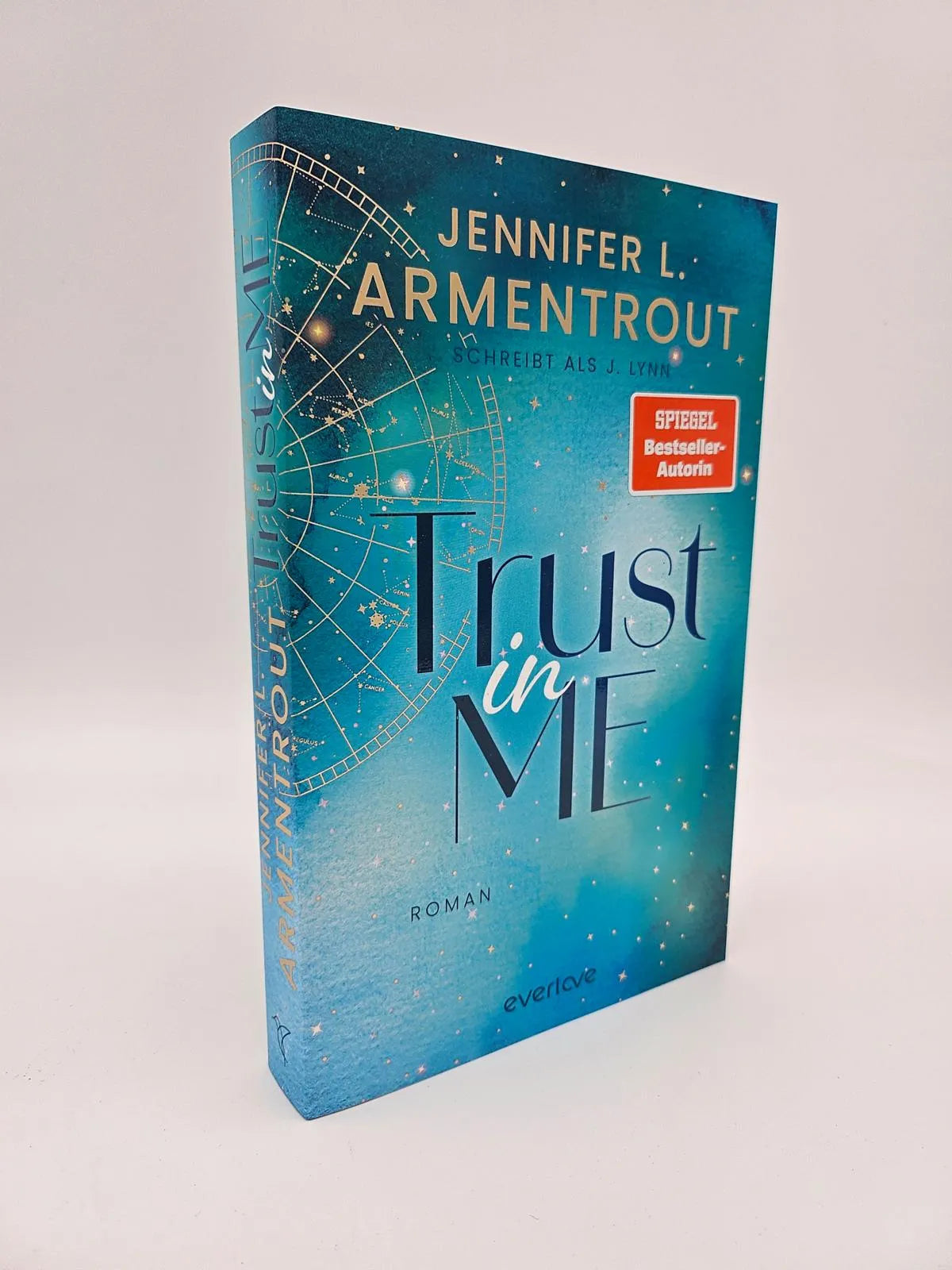 Jennifer L. Armentrout - Trust in Me