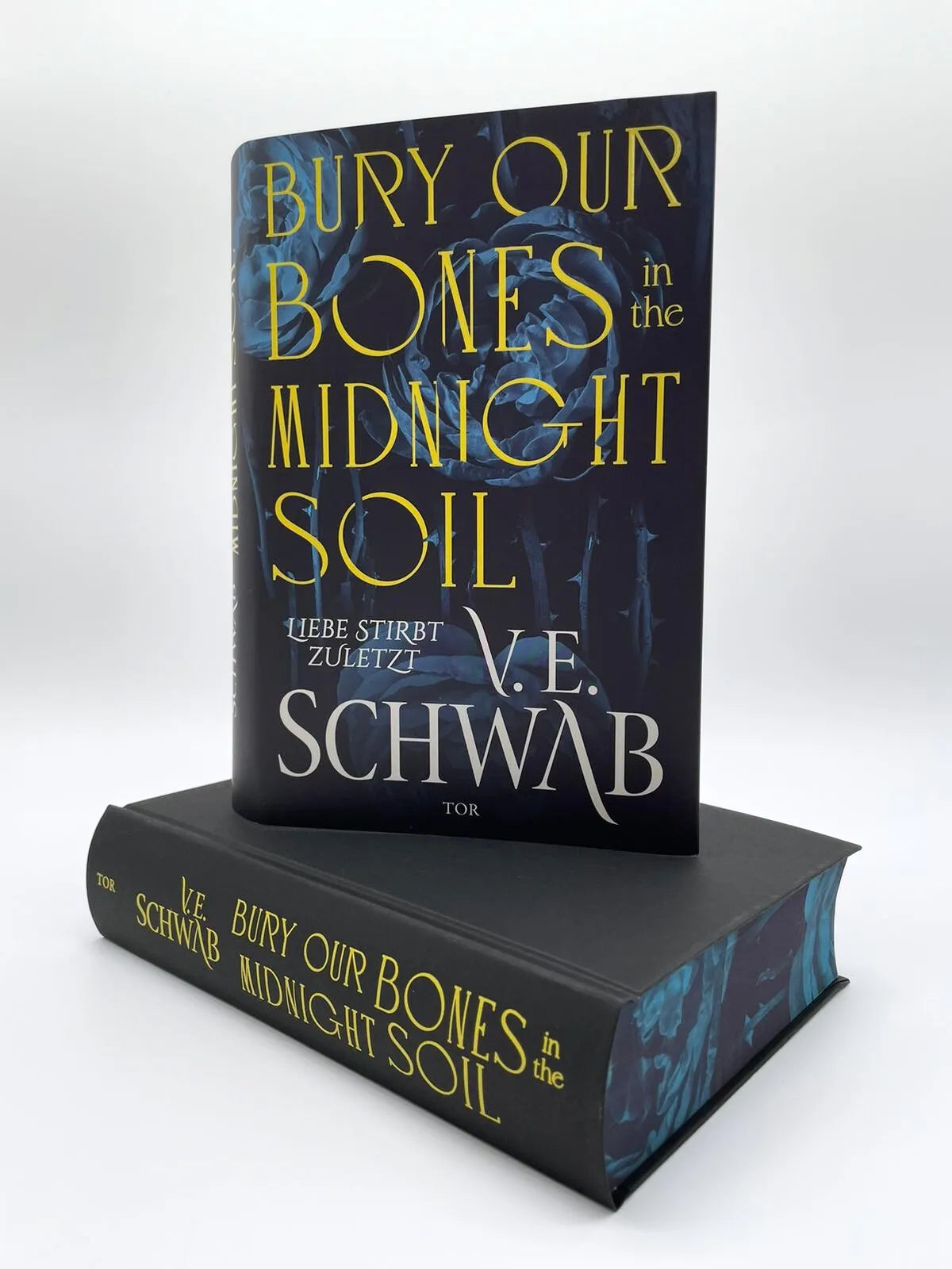 Produktansicht: Bury Our Bones in the Midnight Soil (Gebundene Ausgabe)
