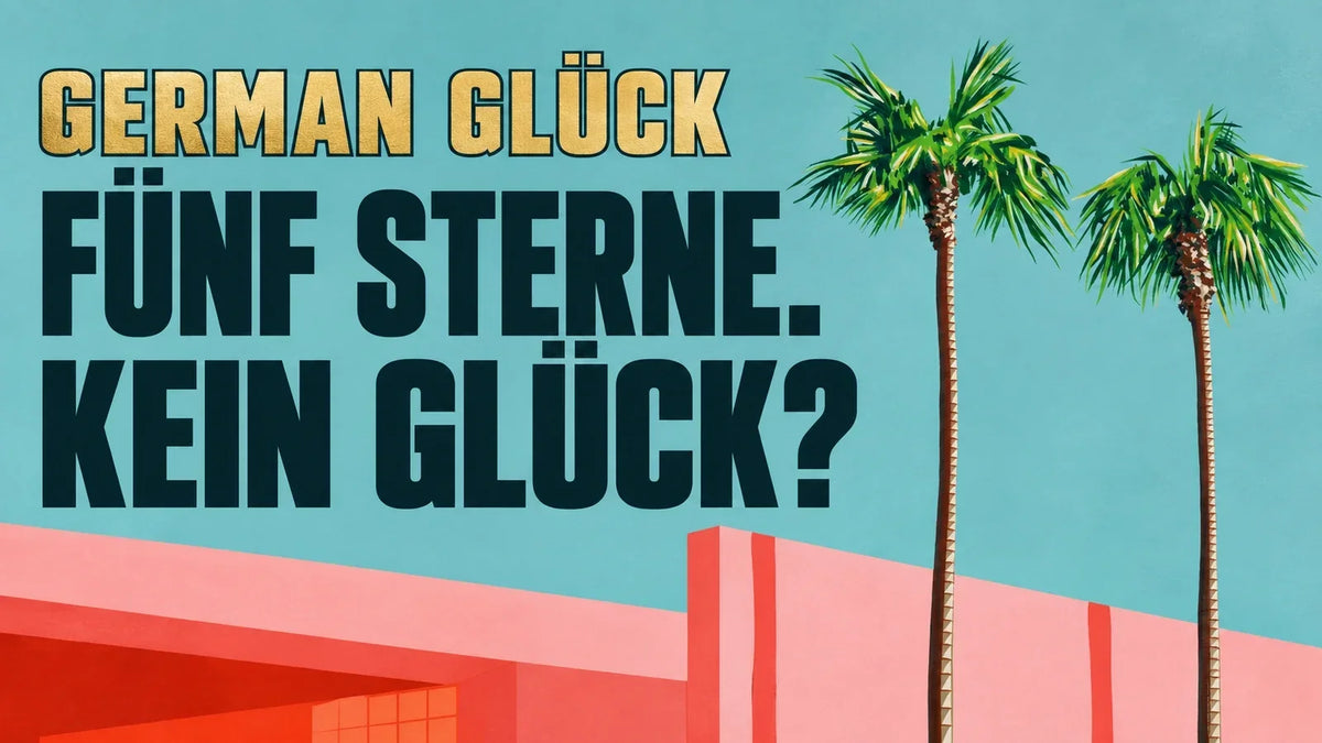 German Glück von Simon Urban: Palmen und korallrosa Architektur vor türkisfarbenem Hintergrund mit der Aufschrift „Fünf Sterne. Kein Glück?“.