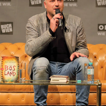 Bernhard Aichner Autor
