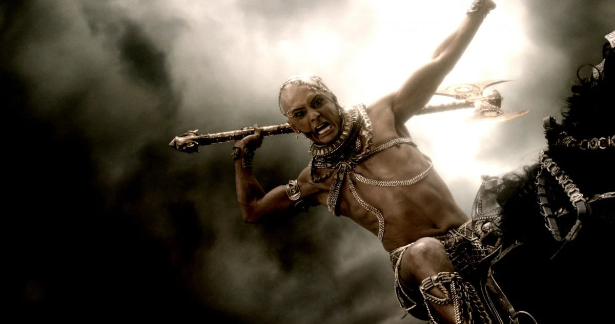300: Rise of an Empire – Xerxes mit goldenem Schmuck in Bewegung