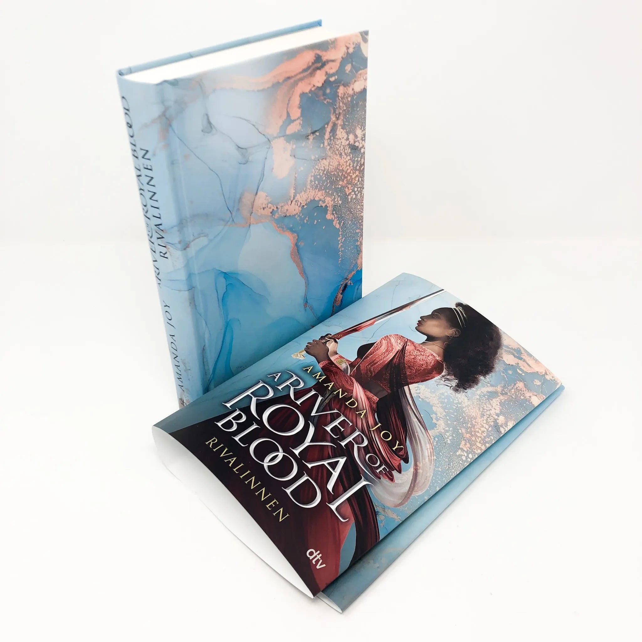 Produktansicht: A River of Royal Blood – Rivalinnen (Gebundene Ausgabe)