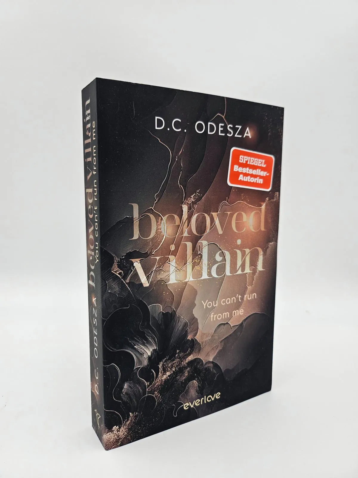 Detailansicht: Beloved Villain – You can't run from me (Paperback)