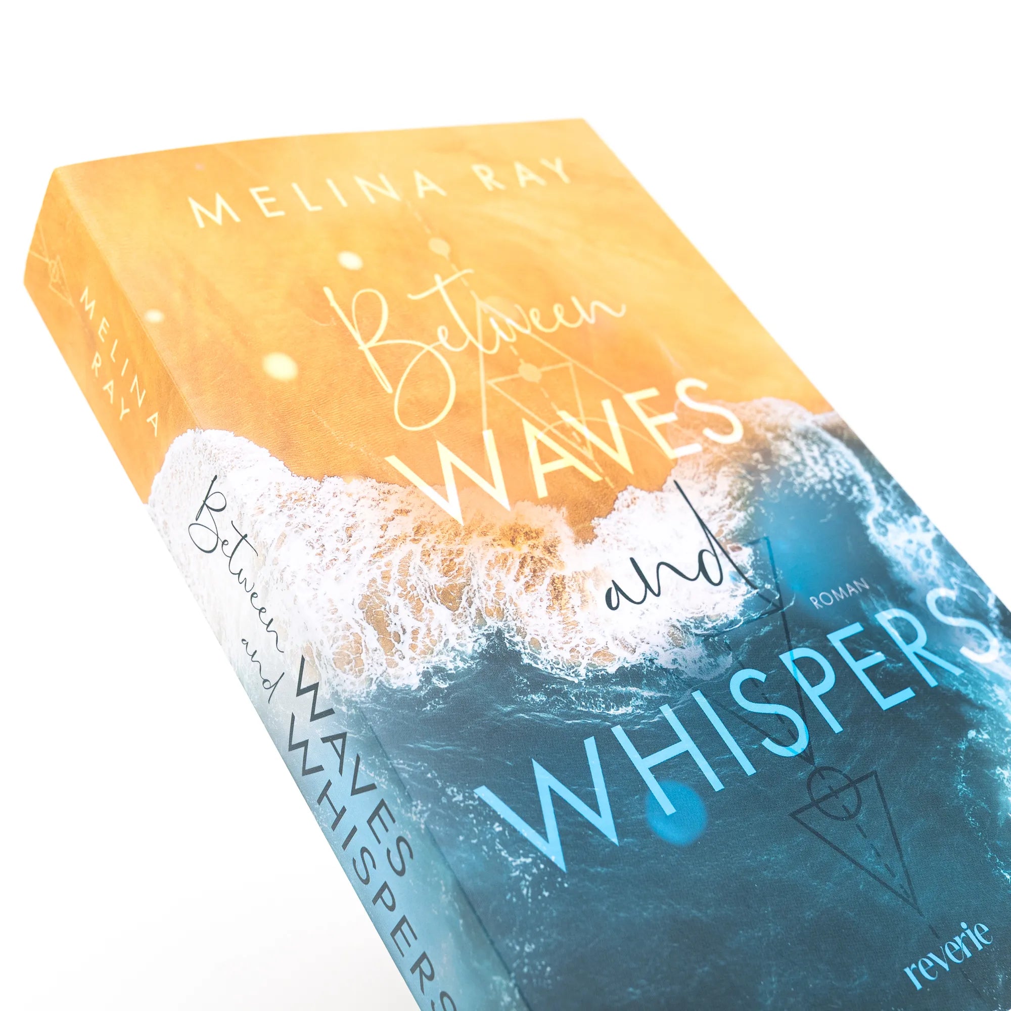 Abbildung von 'Between Waves and Whispers'