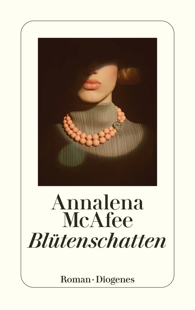 Buchcover von 'Blütenschatten' - Taschenbuch von Annalena McAfee