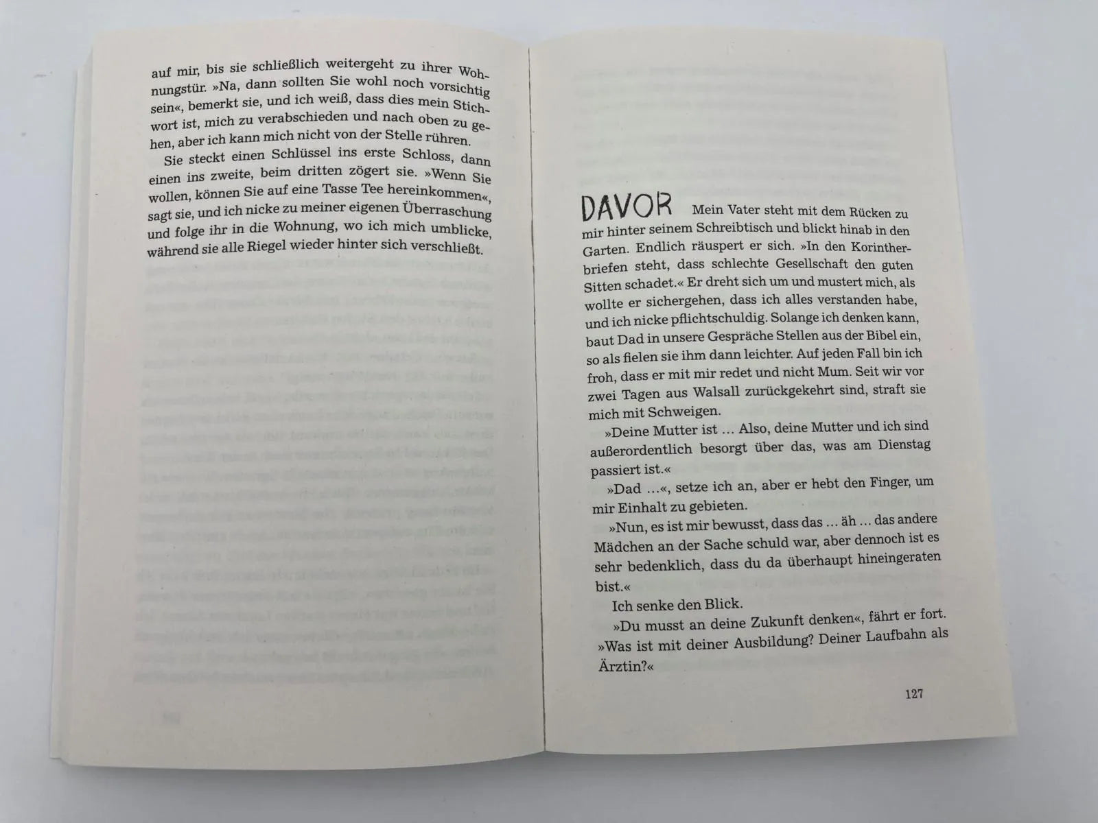 Produktansicht: Sie beobachtet dich (Taschenbuch)