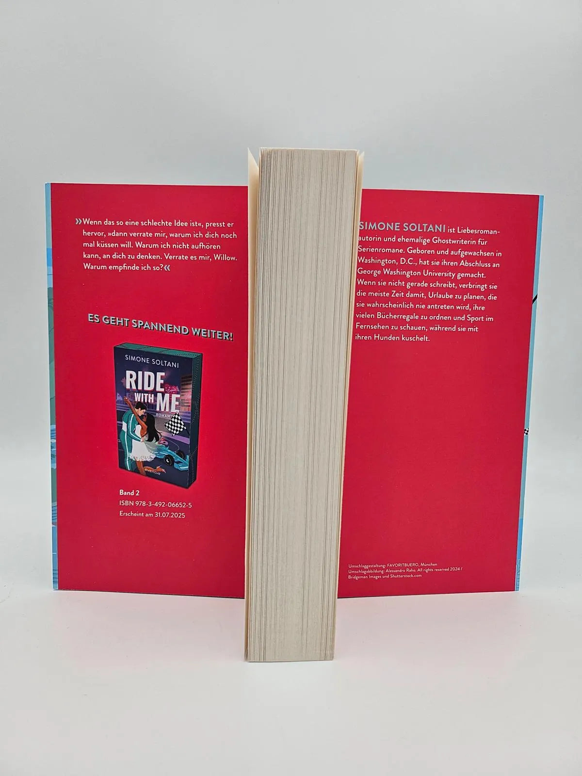 Detailansicht: Cross the Line – Auf der Rennstrecke kämpft er um den Sieg, im Leben um ihr Herz (Paperback)