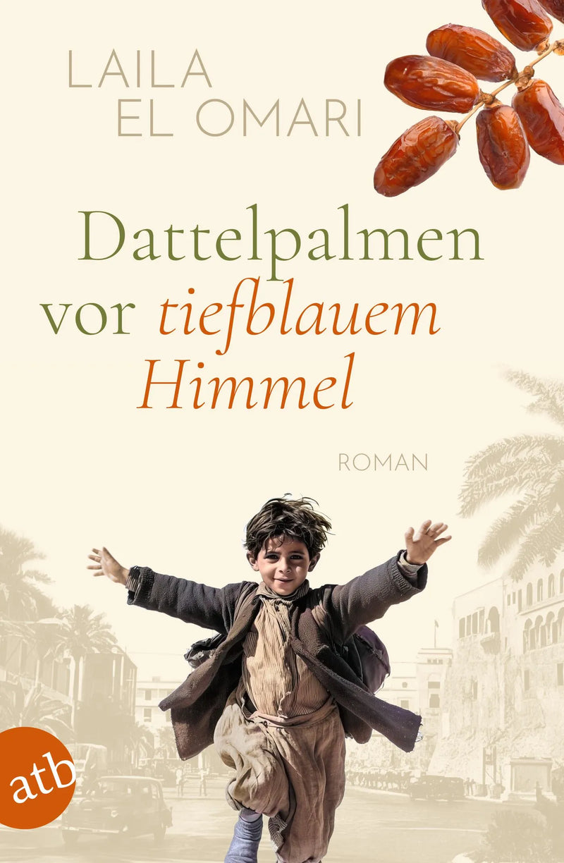 Dattelpalmen vor tiefblauem Himmel