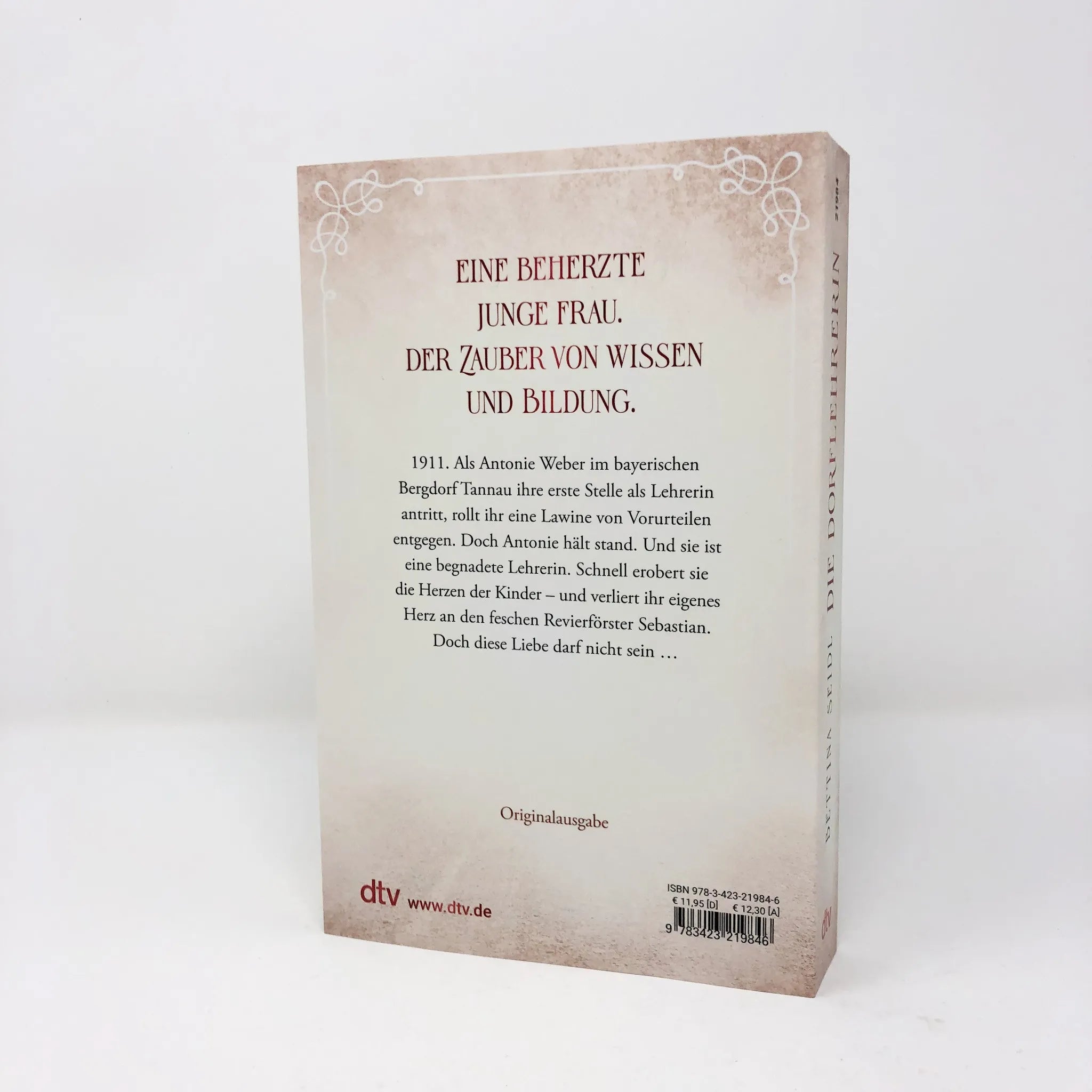 Abbildung von 'Die Dorflehrerin'