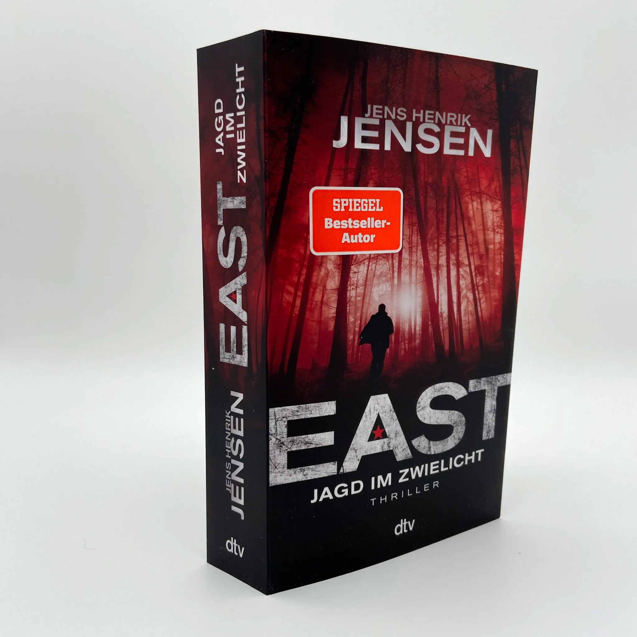 Abbildung von 'EAST. Jagd im Zwielicht'