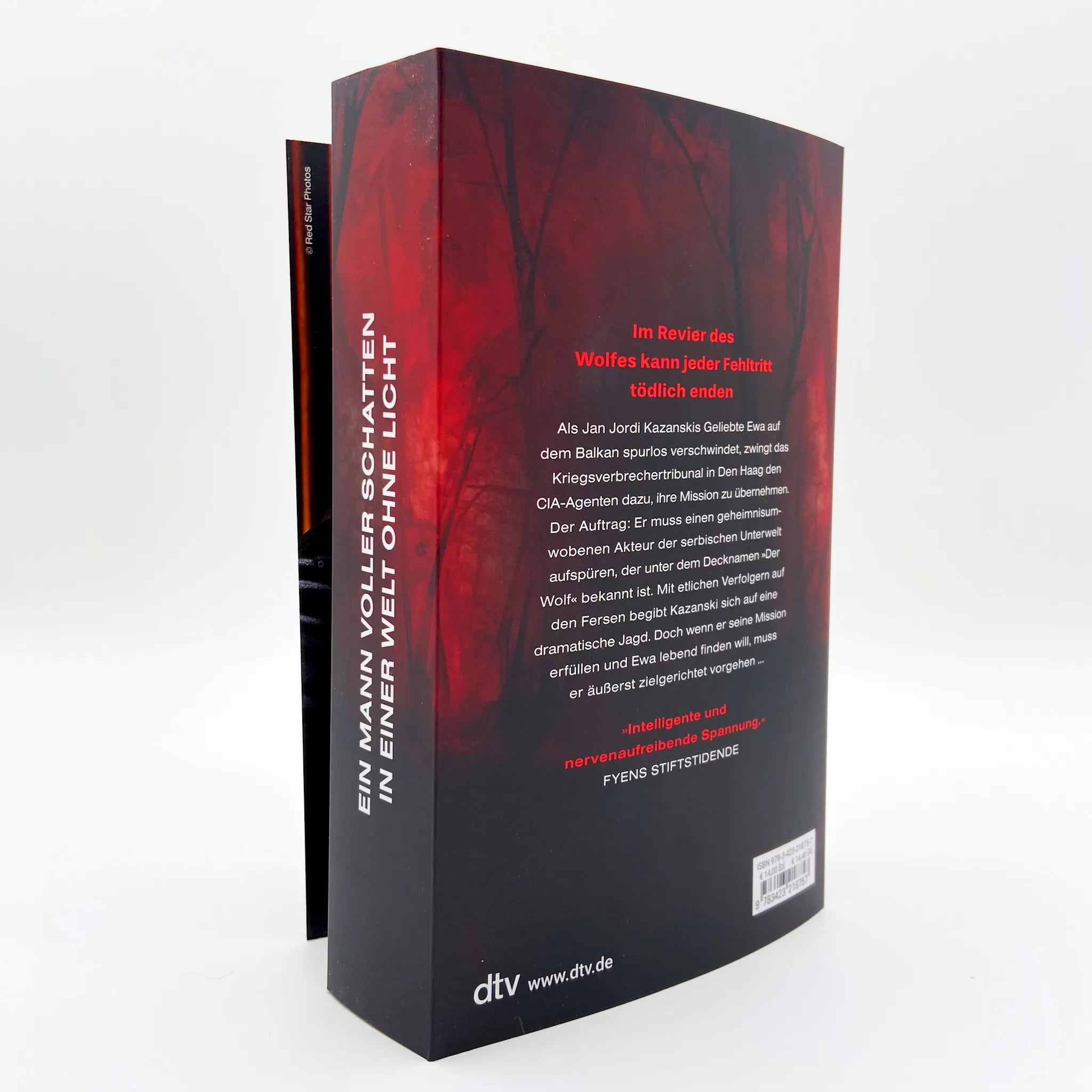 Produktansicht: EAST. Jagd im Zwielicht (Taschenbuch)
