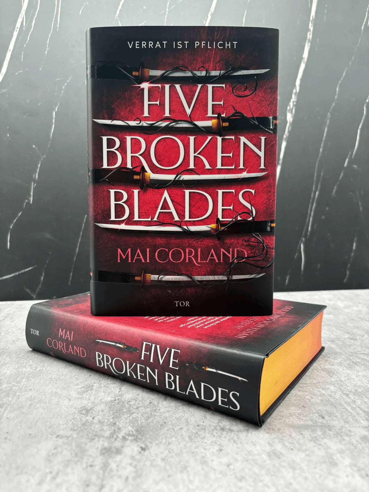 Detailansicht: Five Broken Blades (Hardcover)