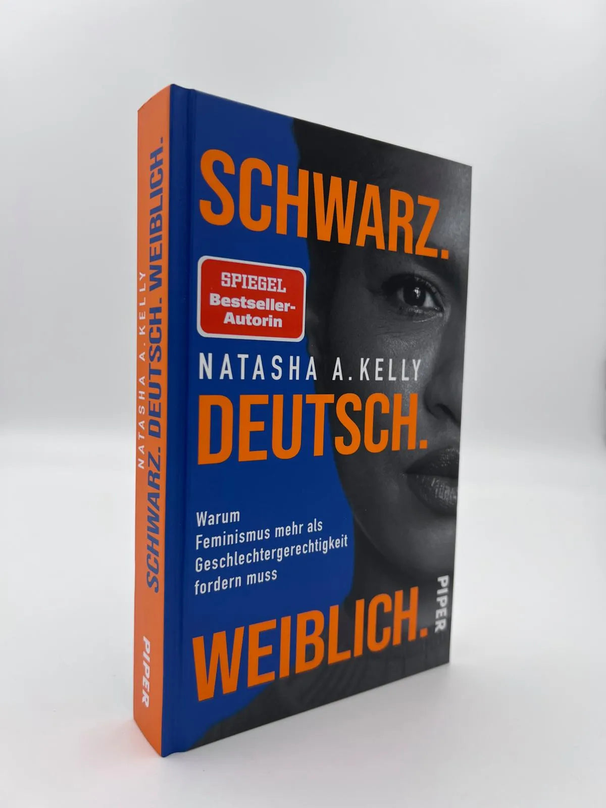 Abbildung von 'Schwarz. Deutsch. Weiblich.'