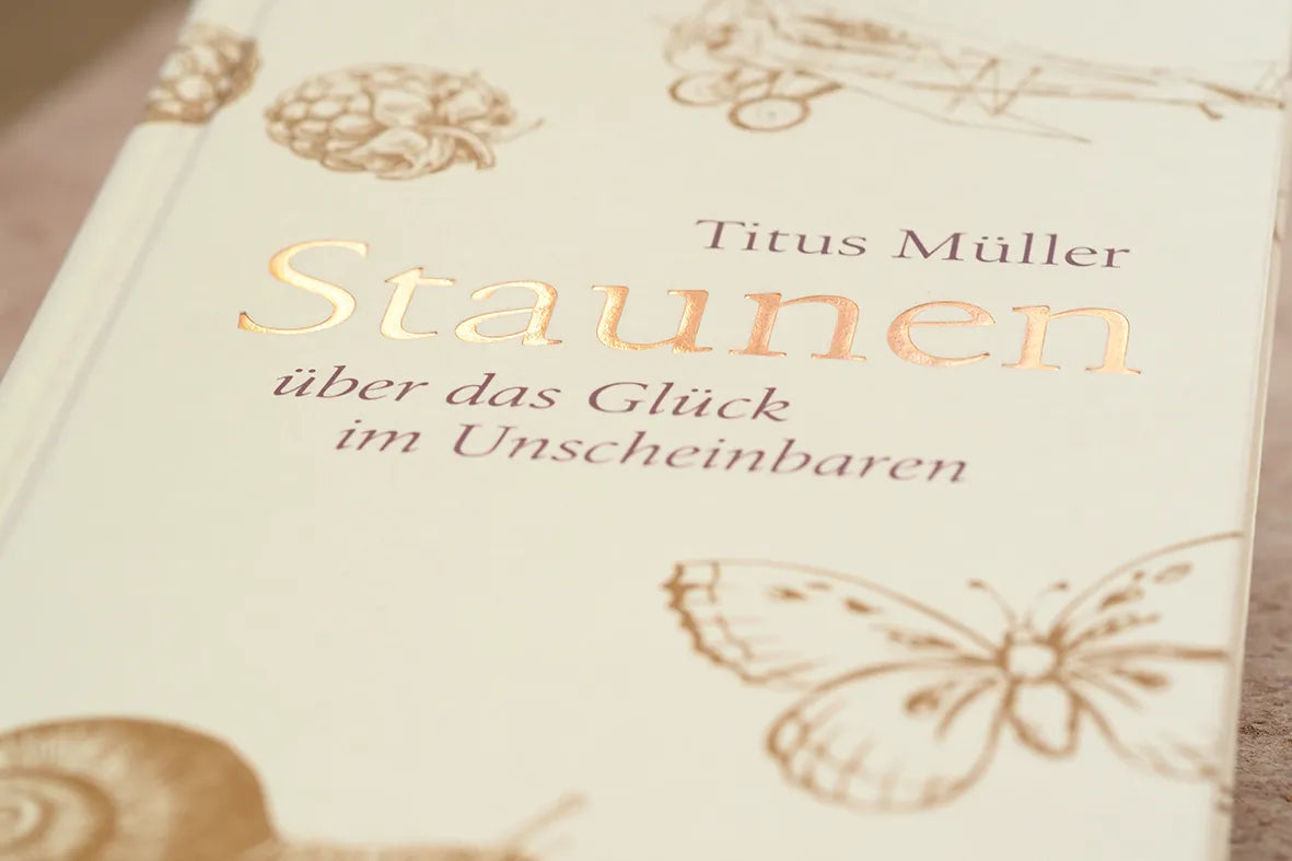Abbildung von 'Staunen über das Glück im Unscheinbaren'