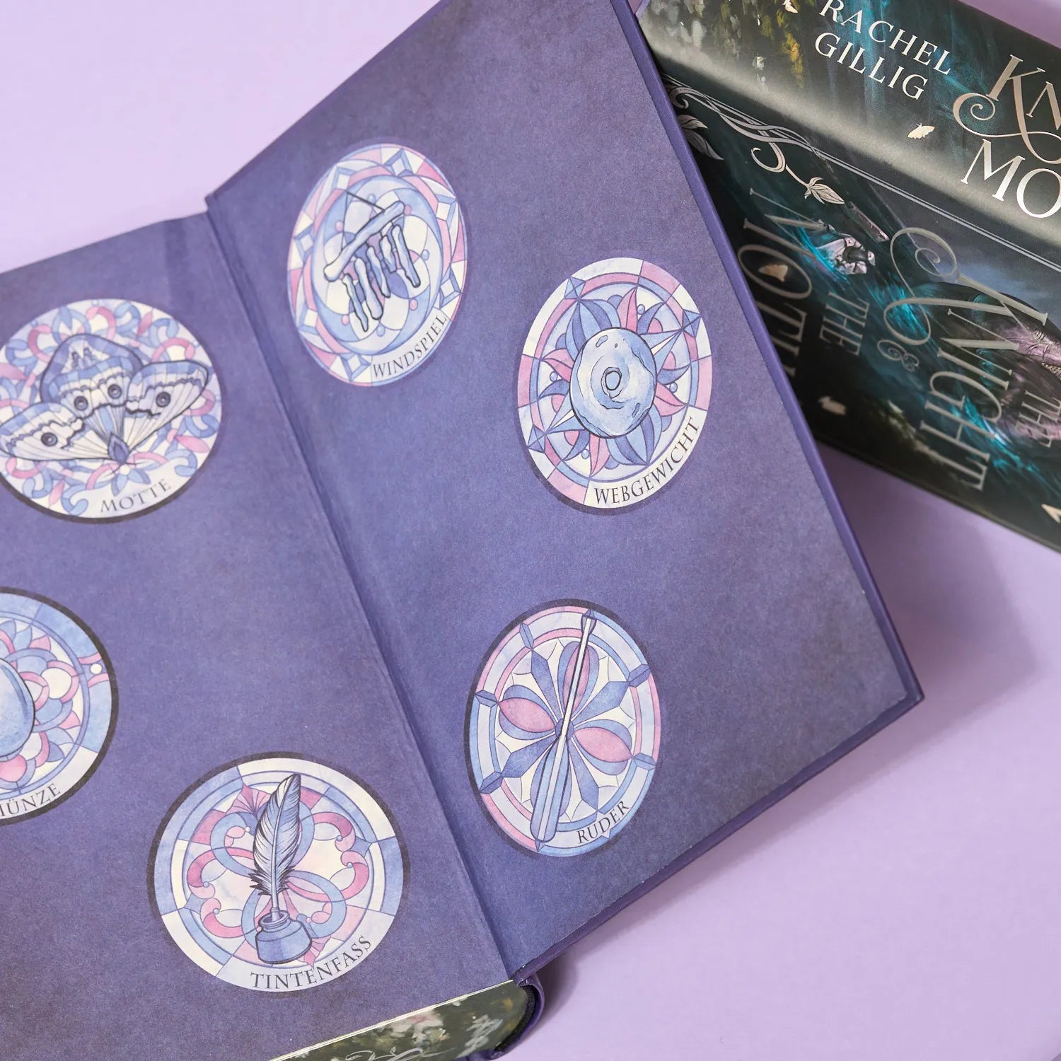 Abbildung von 'The Knight and the Moth'