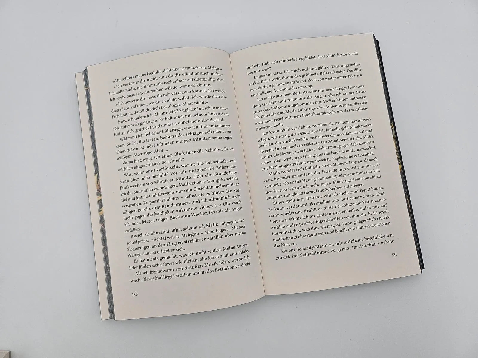 Detailansicht: Golden Blood – A Deal with Darkness (Paperback)