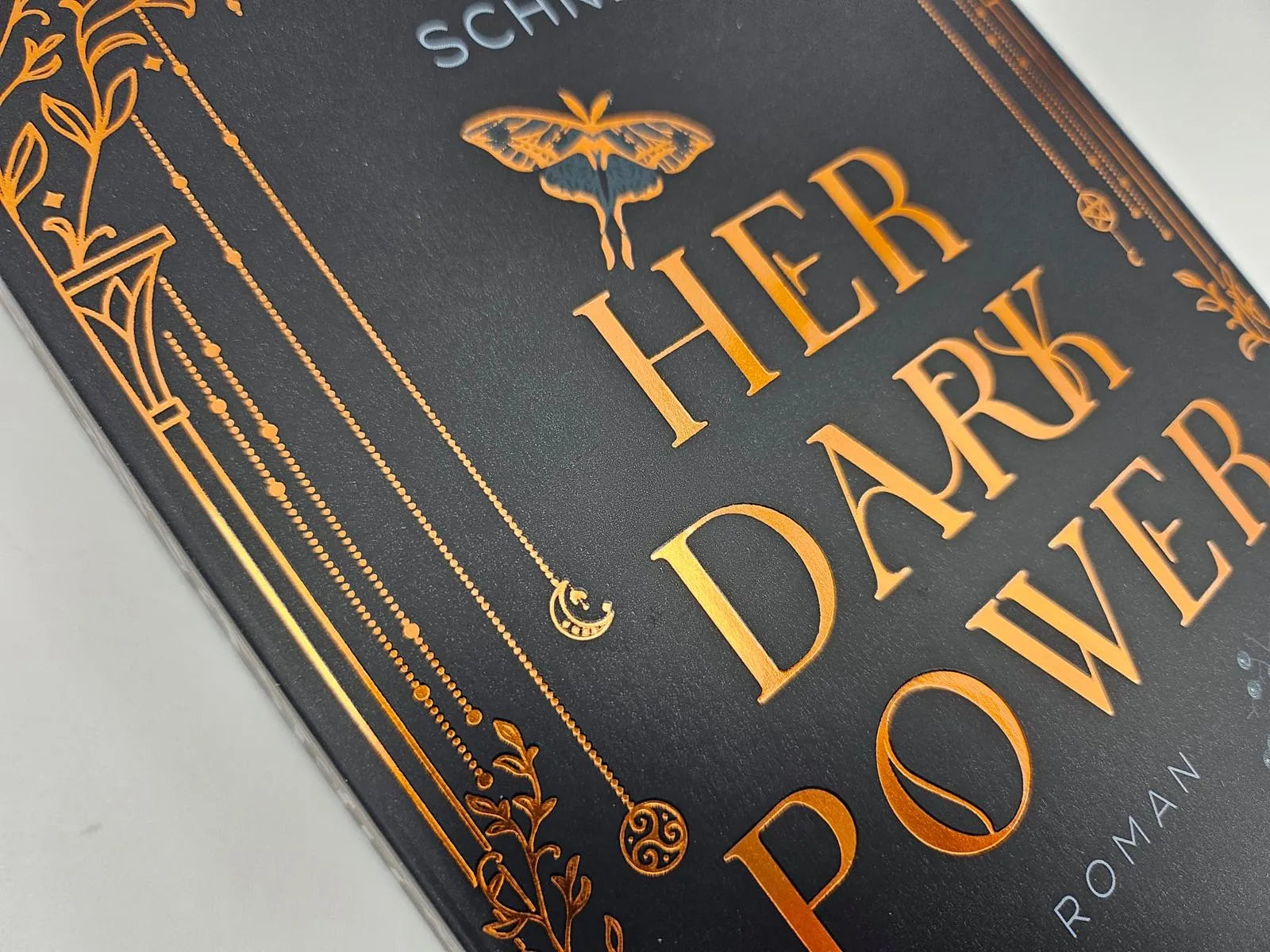 Detailansicht: Her Dark Power (Paperback)