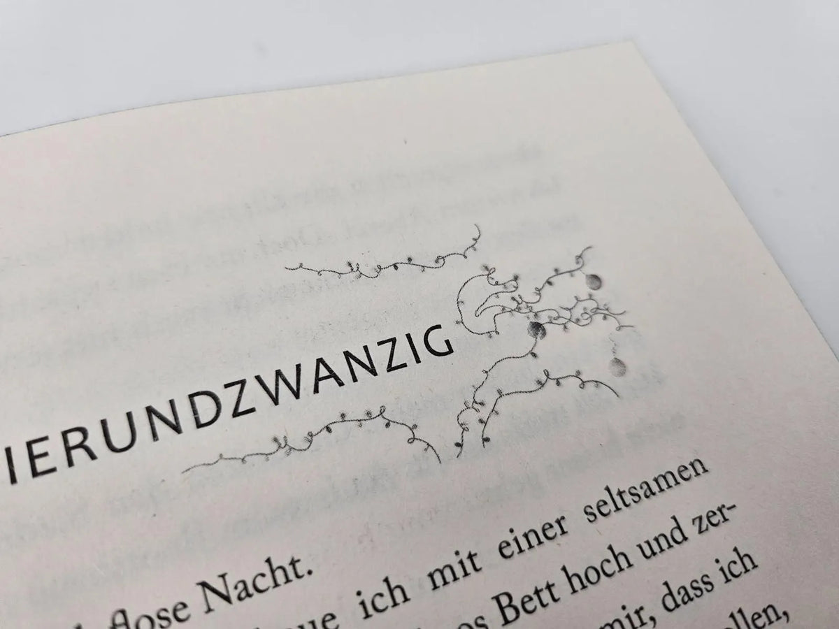 Detailansicht: In a Holidaze – Ihr Weihnachtswunsch führt zu Gefühlschaos unterm Mistelzweig (Paperback)
