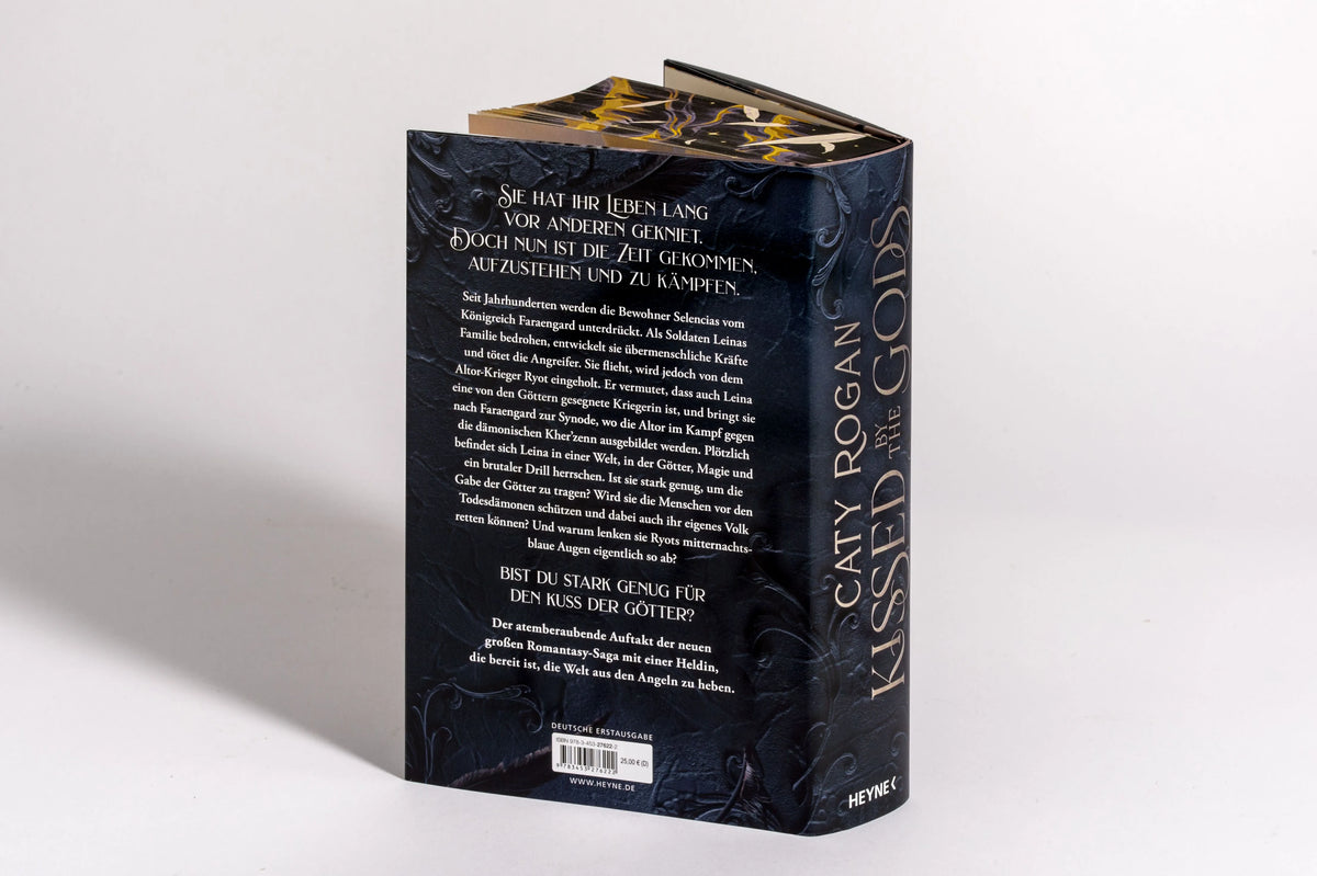 Detailansicht: Kissed by the Gods – Die ewigen Kriege (Hardcover)