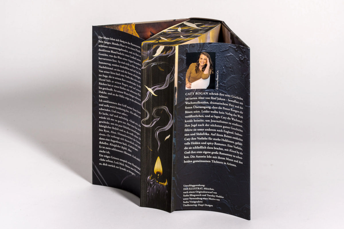 Detailansicht: Kissed by the Gods – Die ewigen Kriege (Hardcover)
