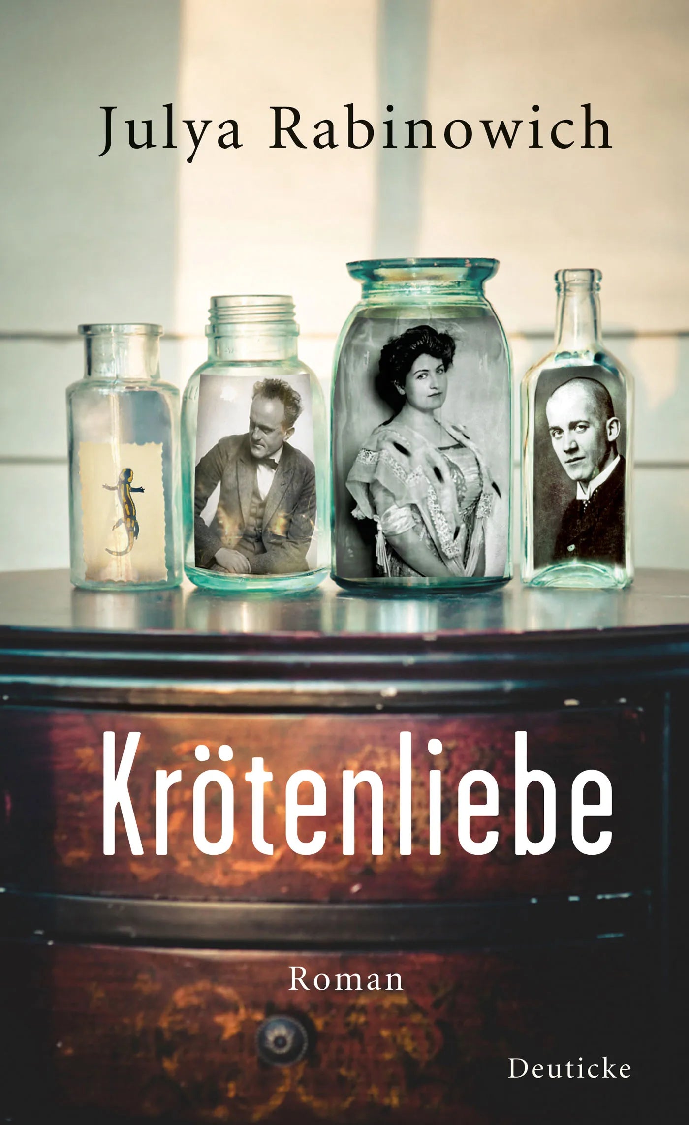 Buchcover von 'Krötenliebe' - Gebundene Ausgabe von Julya Rabinowich