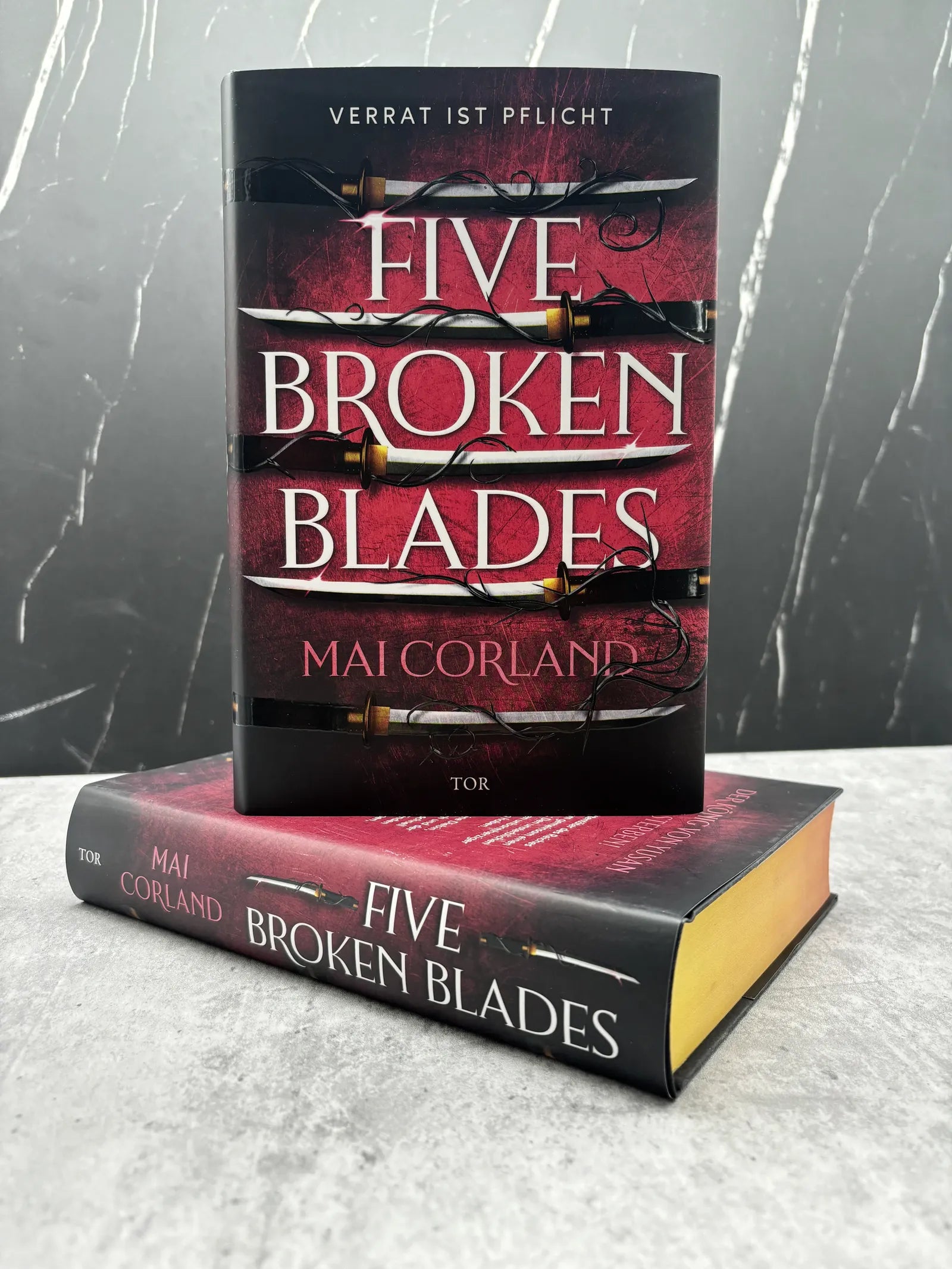 Produktansicht: Five Broken Blades (Gebundene Ausgabe)