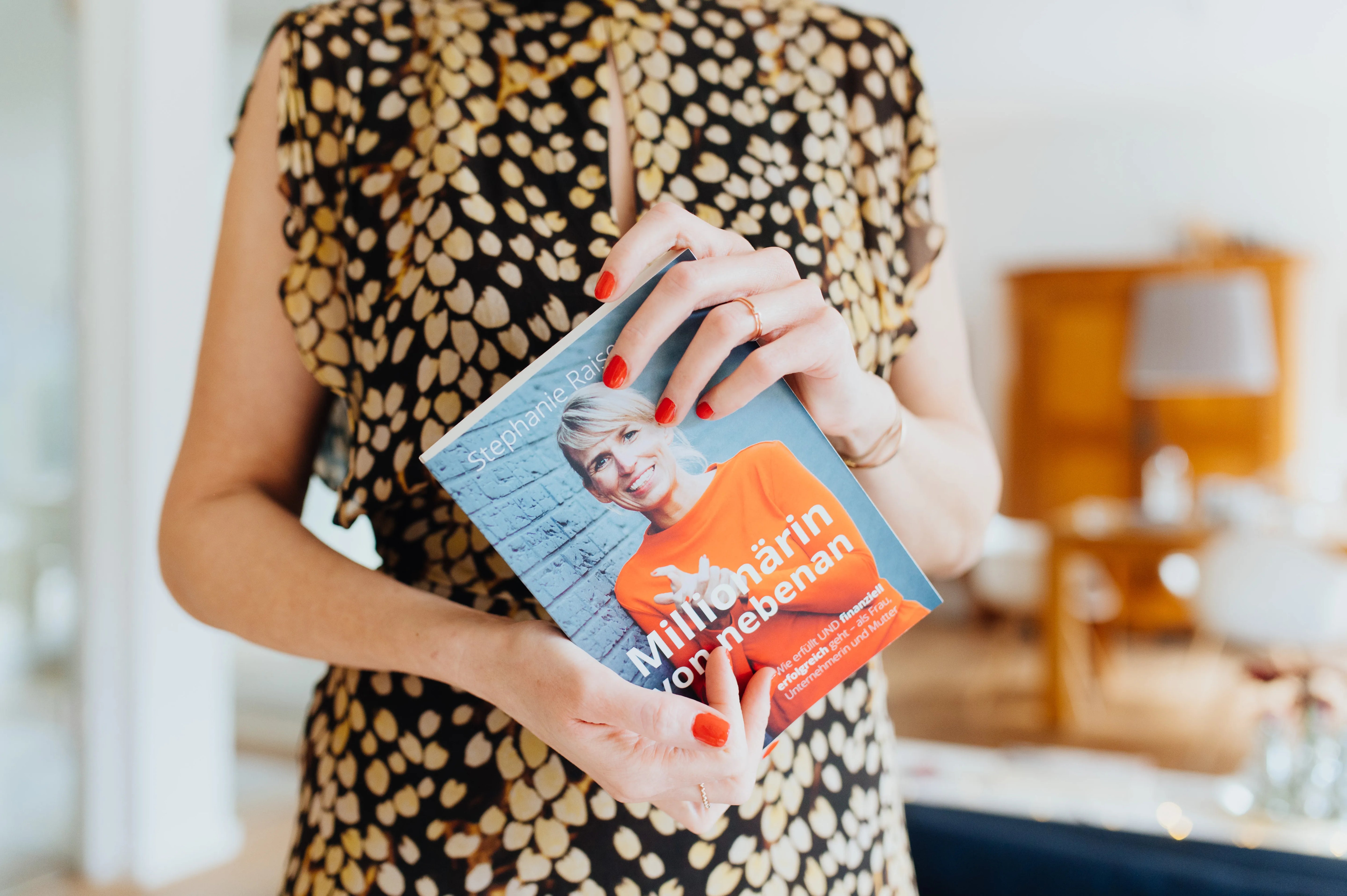 Innenansicht von 'Millionärin von nebenan' - Taschenbuch