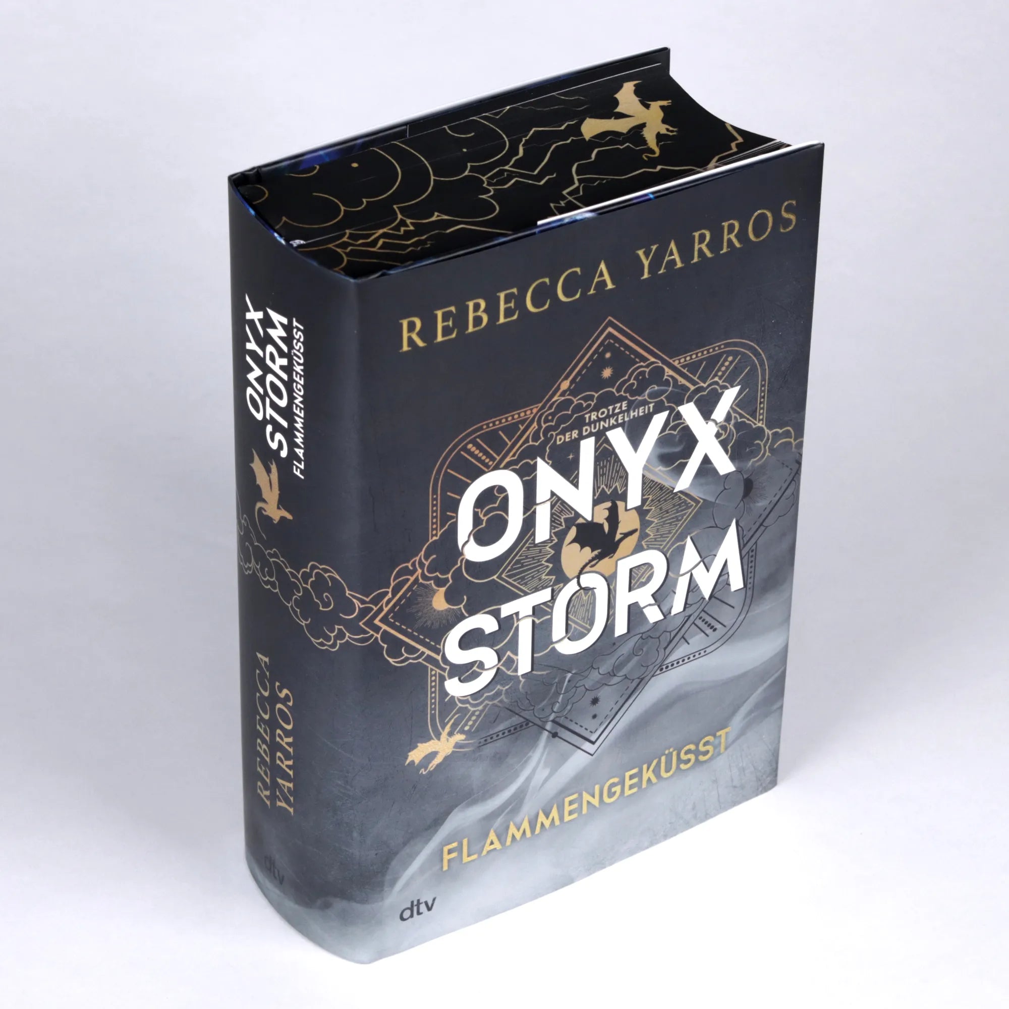 Detailansicht: Onyx Storm – Flammengeküsst (Hardcover)